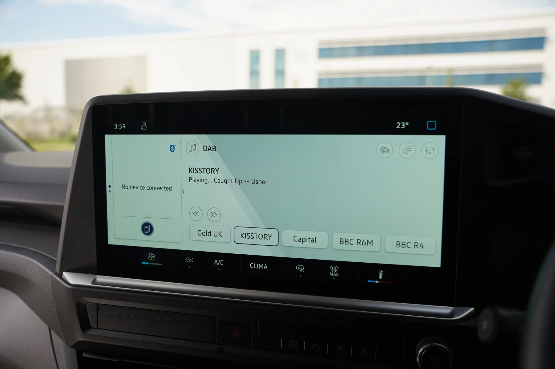 Volkswagen-Transporter-image-21