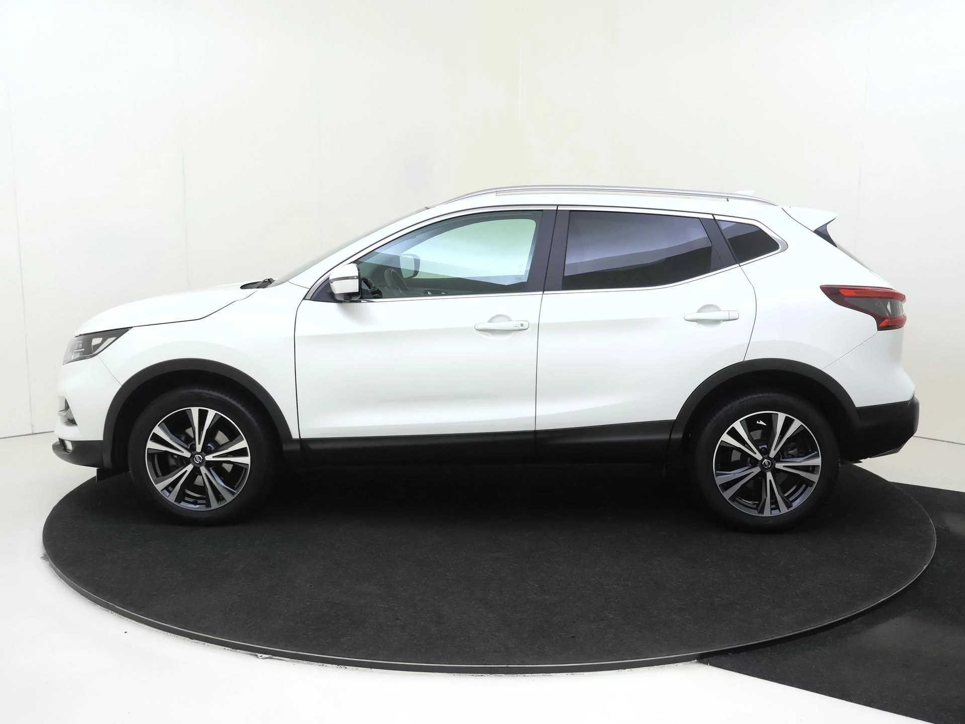 Nissan-QASHQAI-image-7