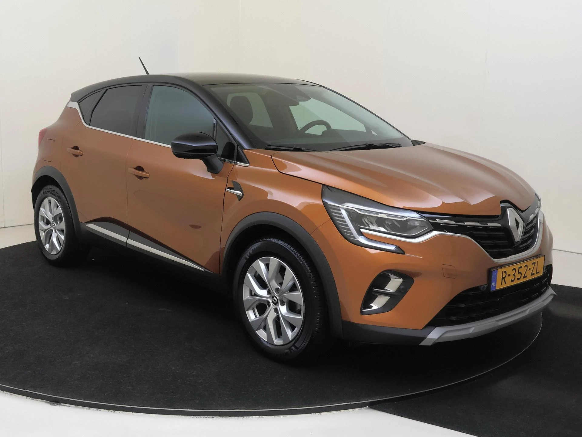 Renault-Captur-image-1