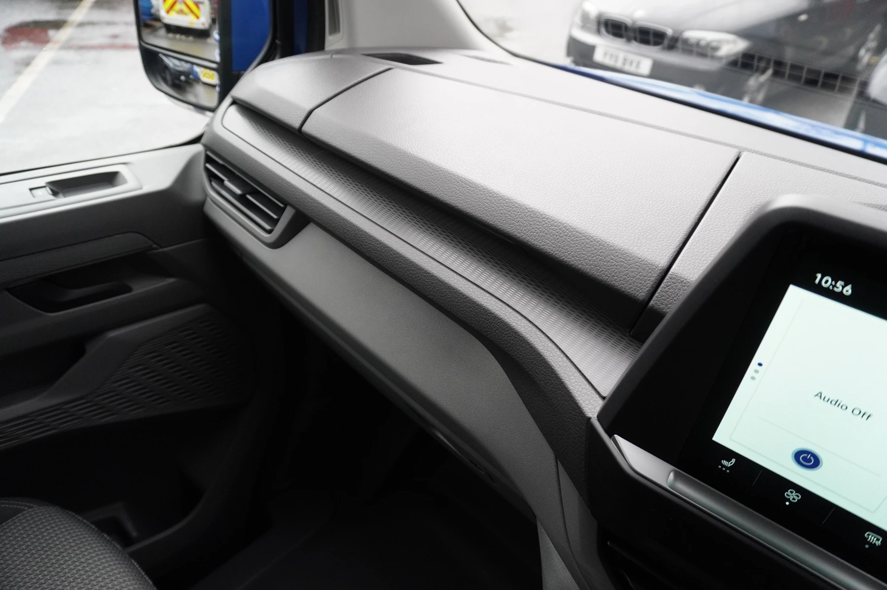 Volkswagen-Transporter-image-50