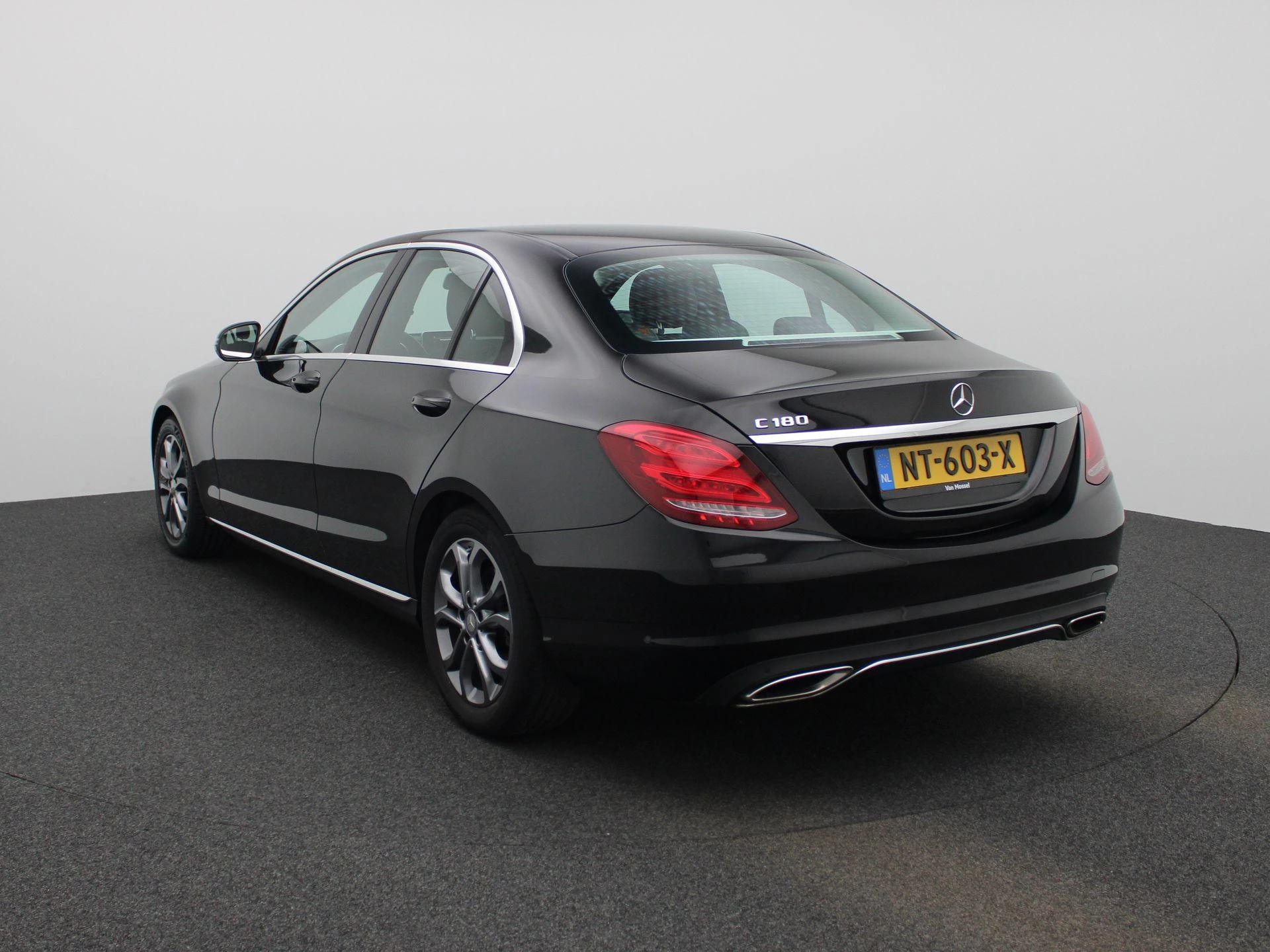 Mercedes-Benz-C-Klasse-image-1