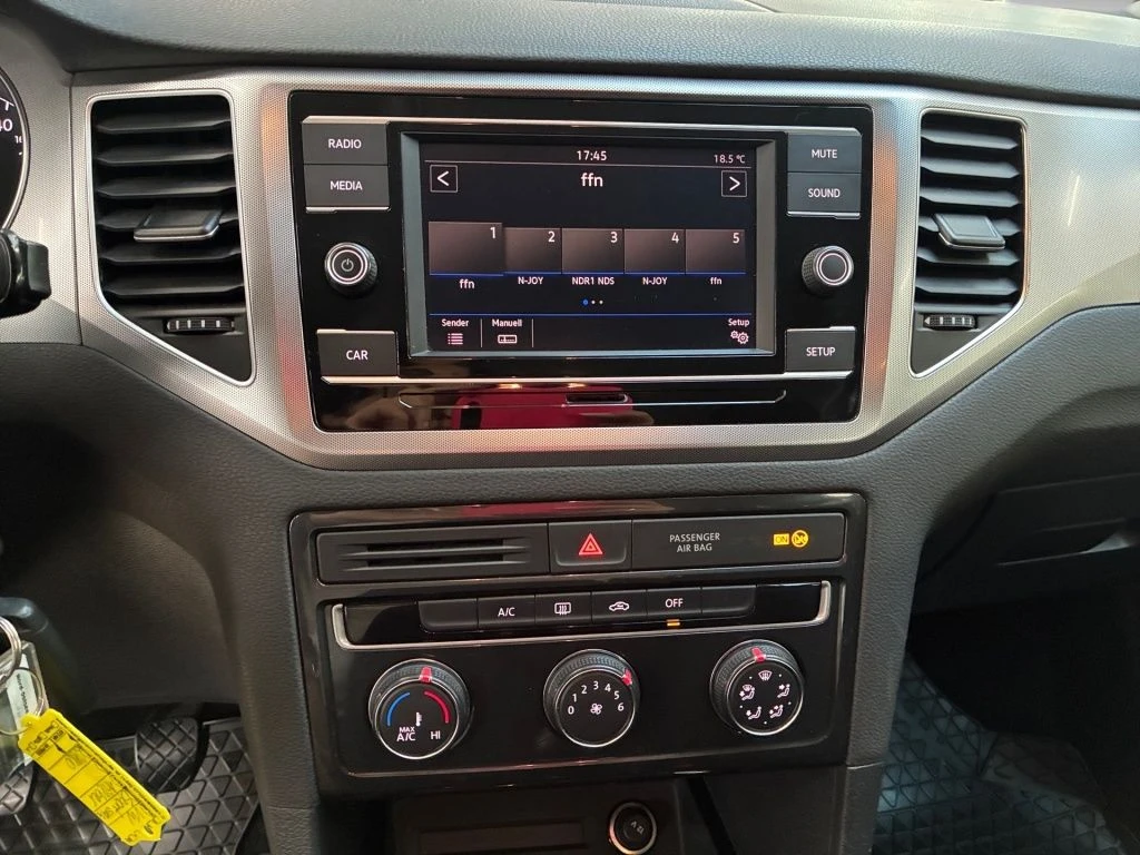 Volkswagen-Golf Sportsvan-image-6