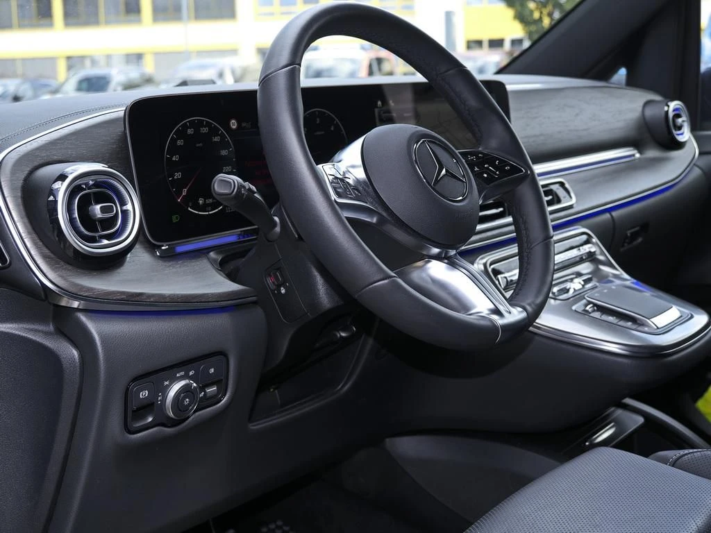 Mercedes-Benz-V-Klasse 300-image-7