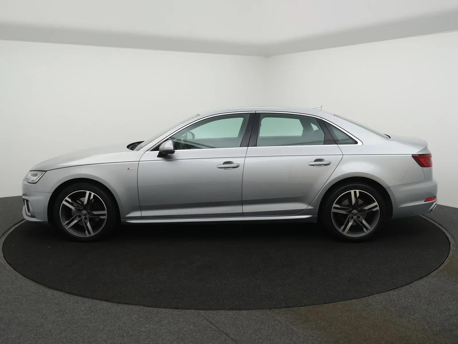 Audi A4 Sedan 35TFSI Sport *VIRTUAL COCKPIT*CRUISE CONTROL*NAVI*BLTH*PDC*DAB RADIO*...*