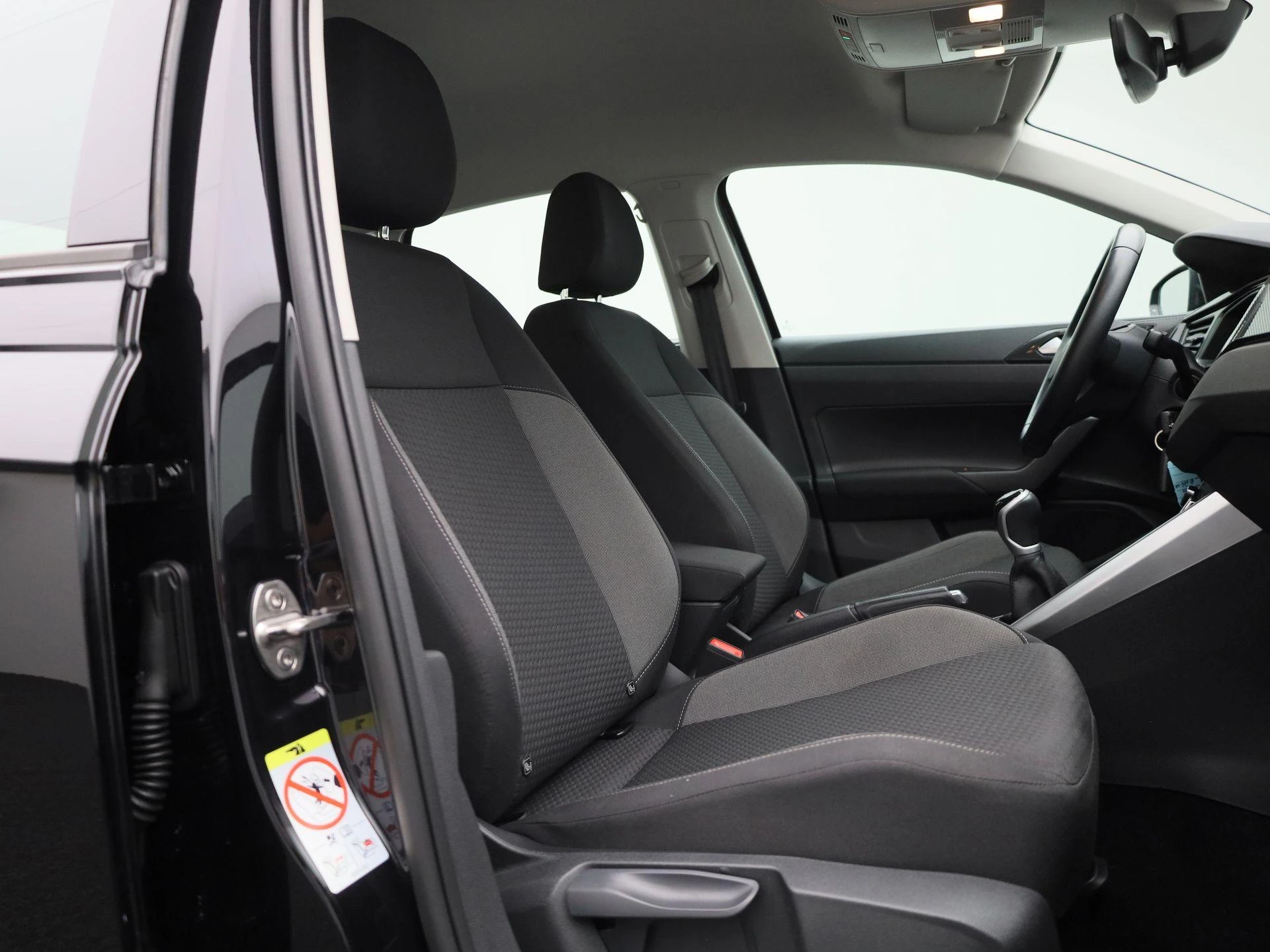 Volkswagen-Polo-image-29