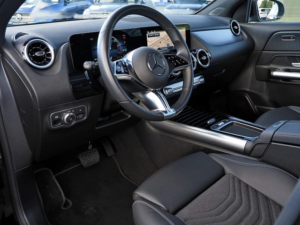 Mercedes-Benz-GLA 200 d-image-8