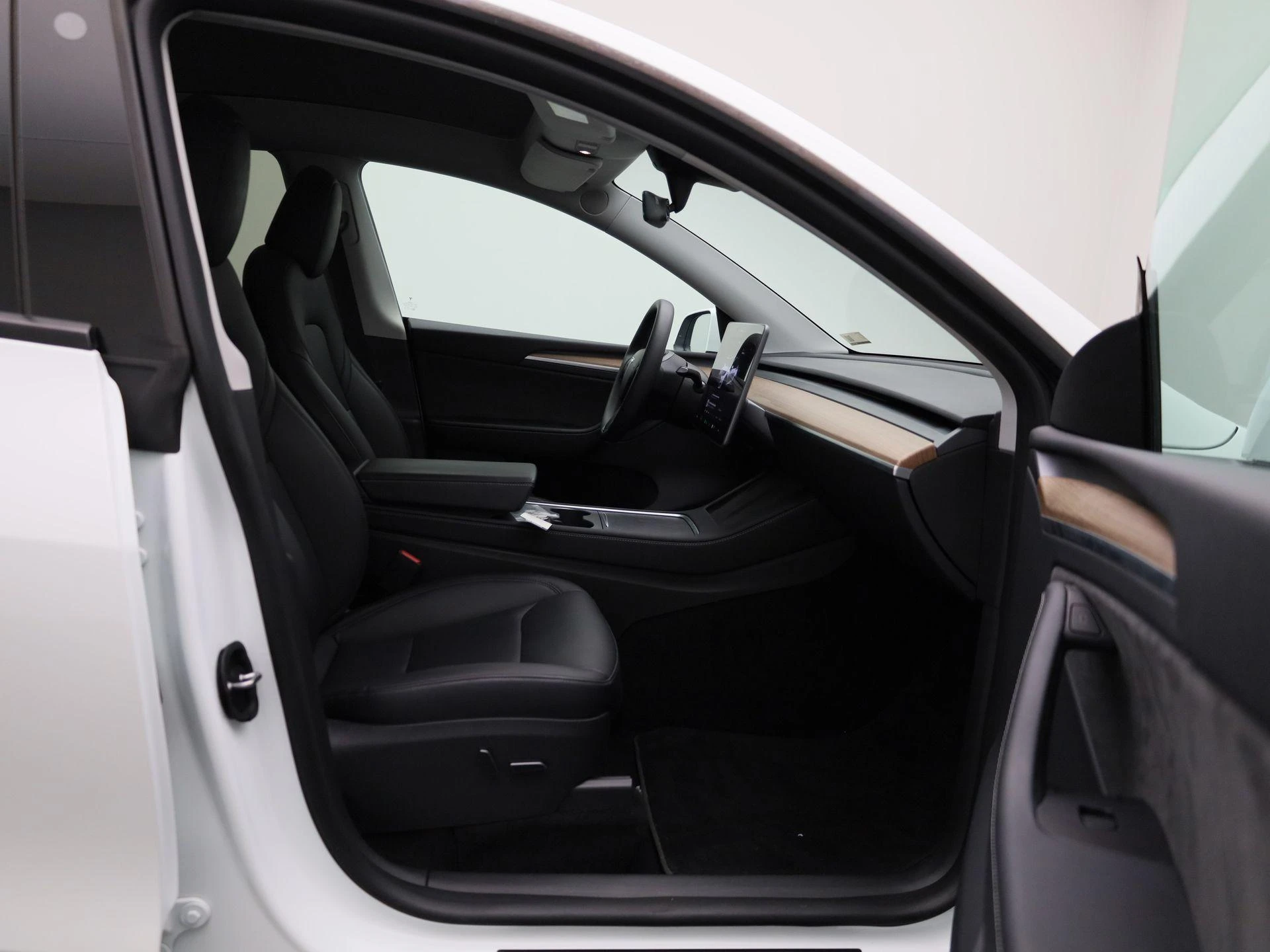 Tesla-Model Y-image-40