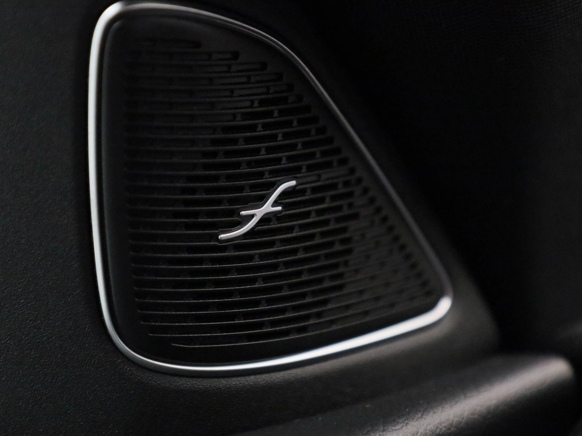 Mercedes-Benz-C-Klasse-image-31