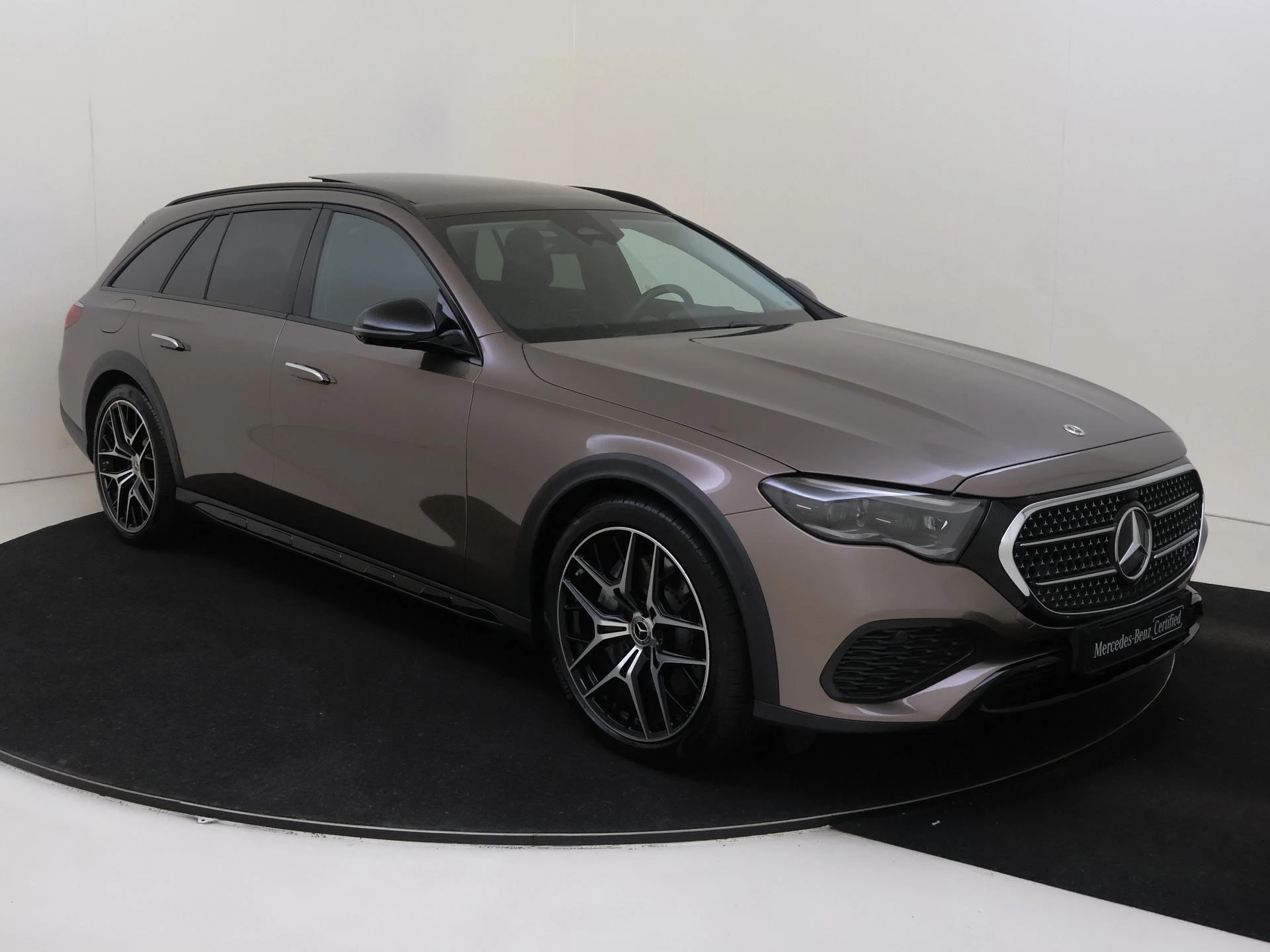 Mercedes-Benz-E-Klasse-image-1