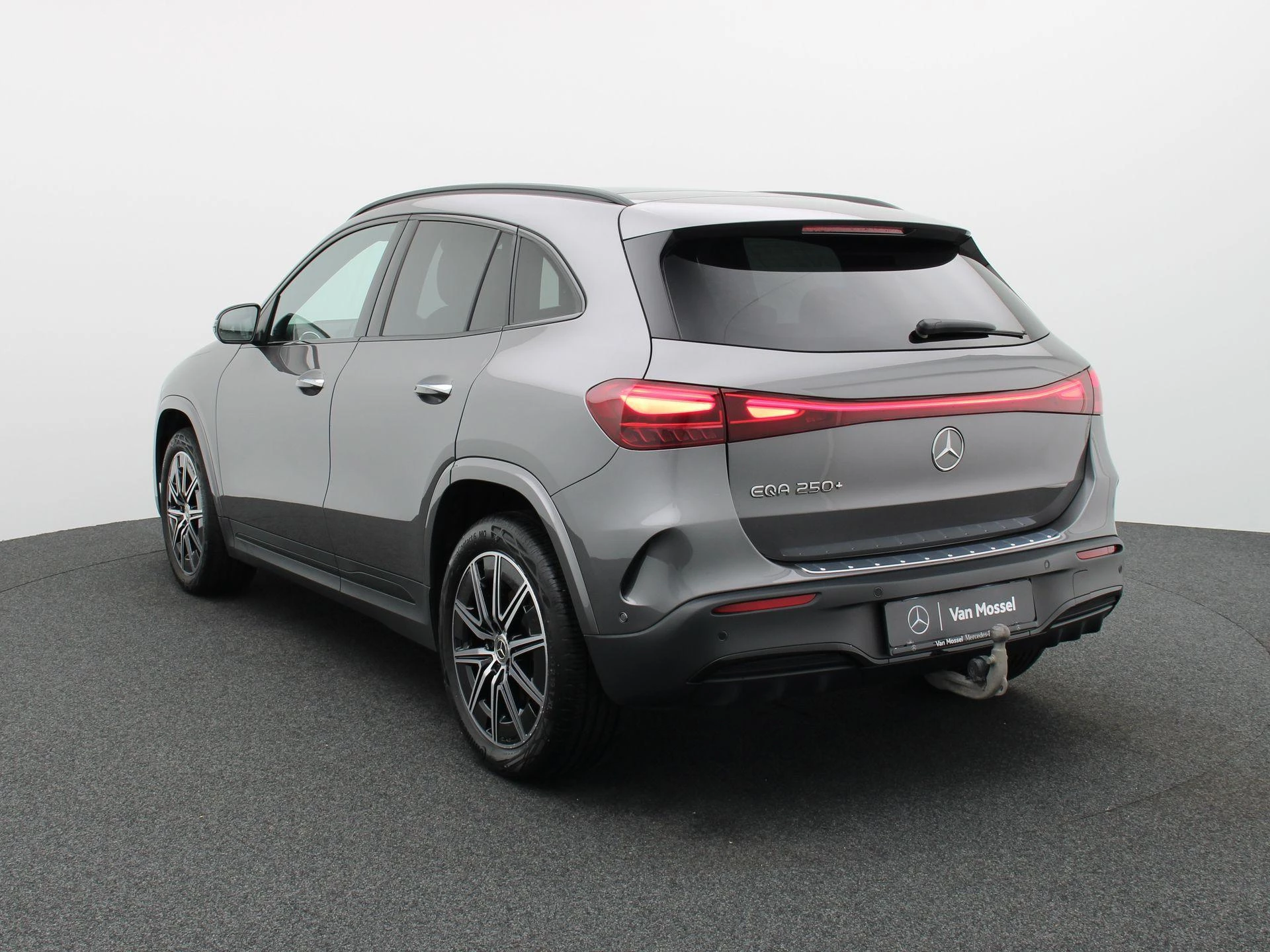 Mercedes-Benz EQA 250+ Star Edition + AMG + PANO DAK + BURMESTER + TREKHAAK + HEAD UP