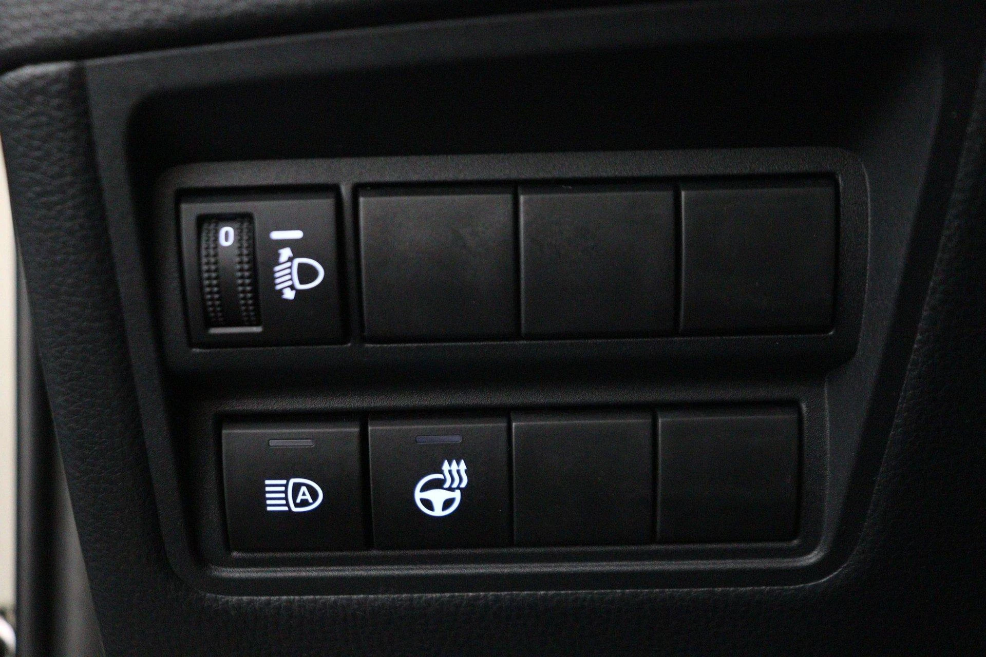 Mazda-2 Hybrid-image-21