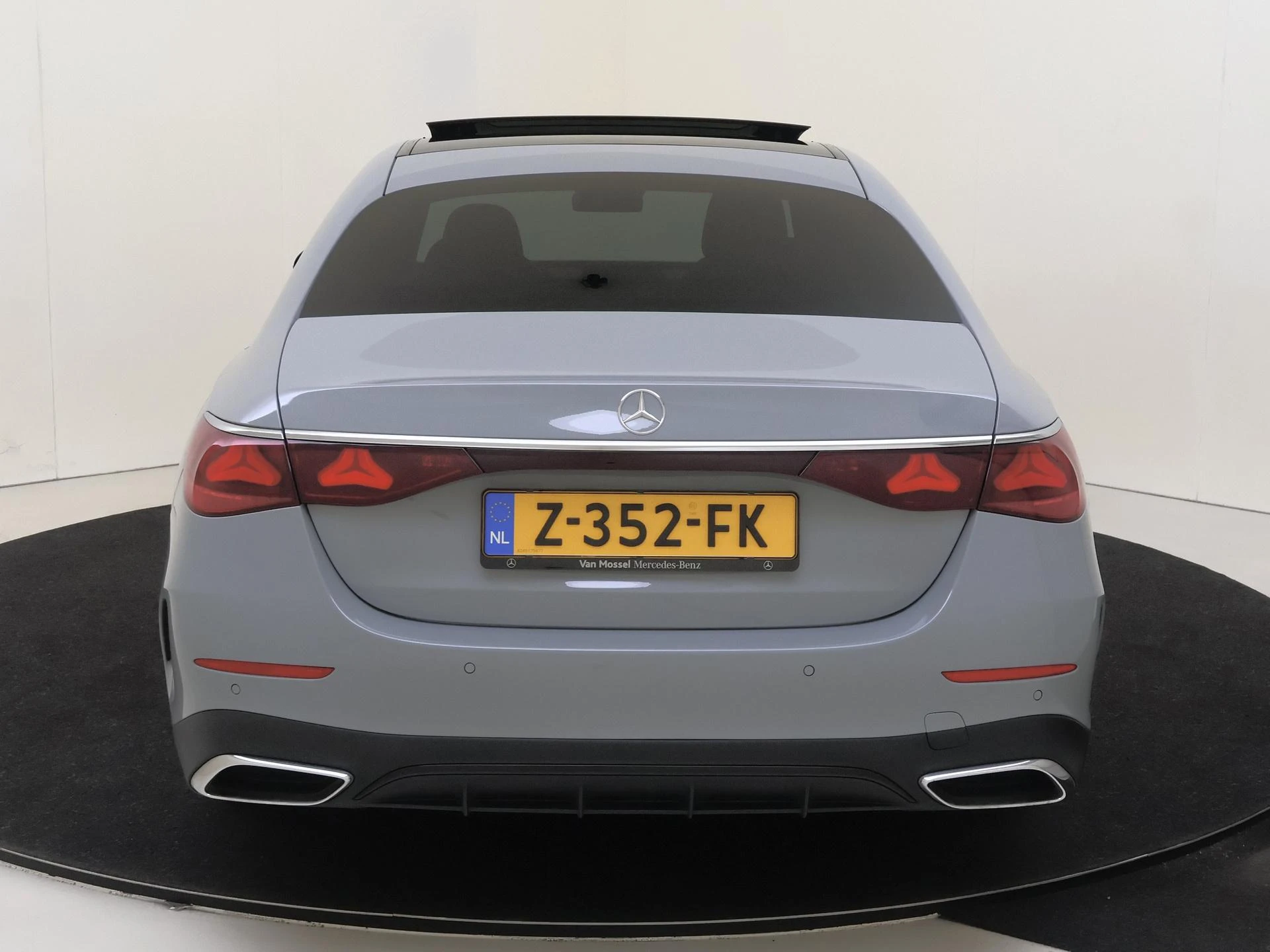 Mercedes-Benz-E-Klasse-image-6