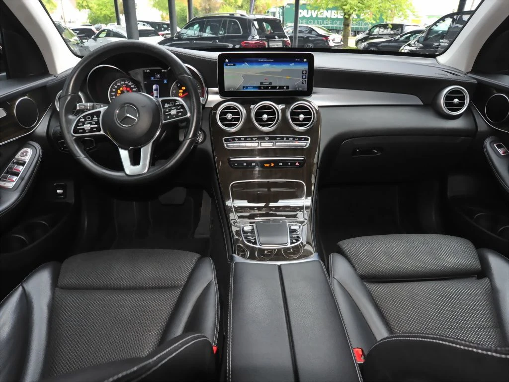 Mercedes-Benz-GLC 300 de-image-11