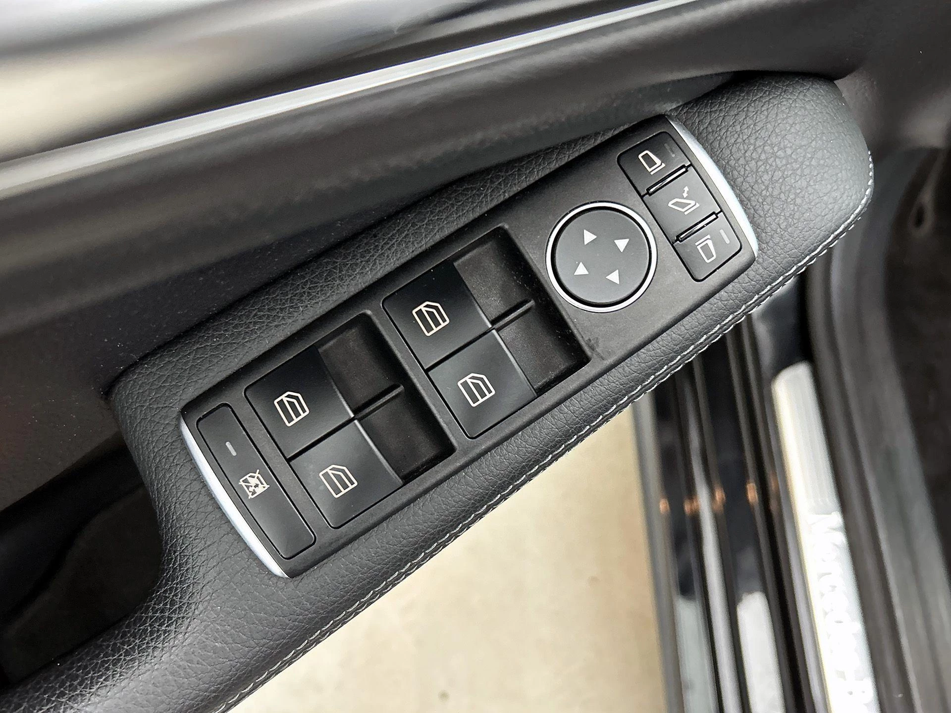 Mercedes-Benz-CLA-image-17