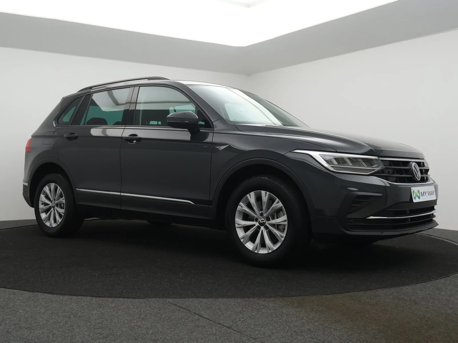 Volkswagen-Tiguan-image-24
