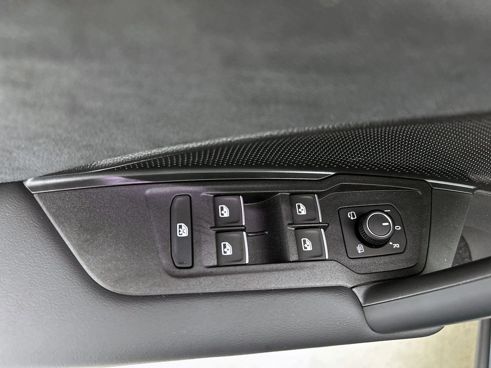 Volkswagen-Tiguan-image-36