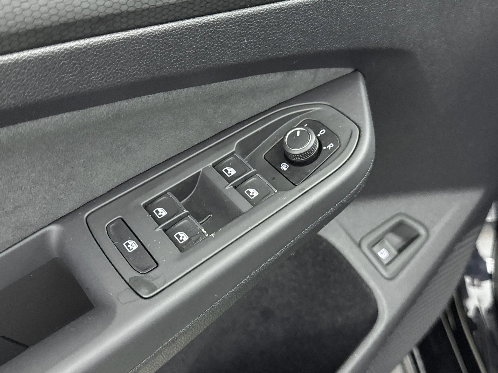 Volkswagen-Golf-image-11