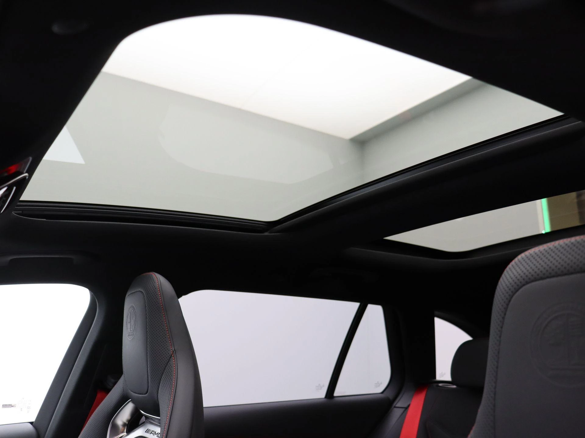 Mercedes-Benz-C-Klasse-image-17