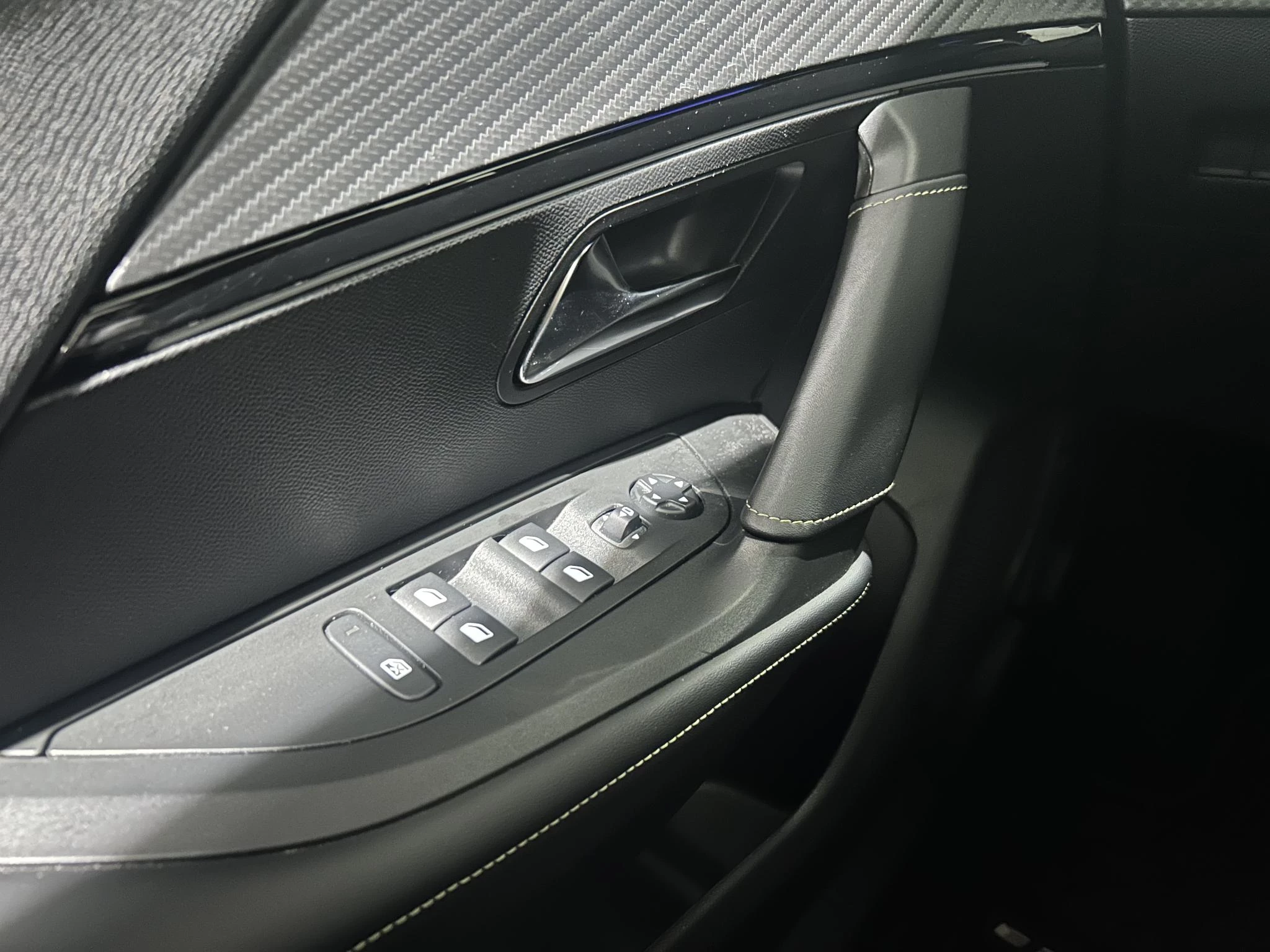 Peugeot e-2008 EV GT 54 kWh