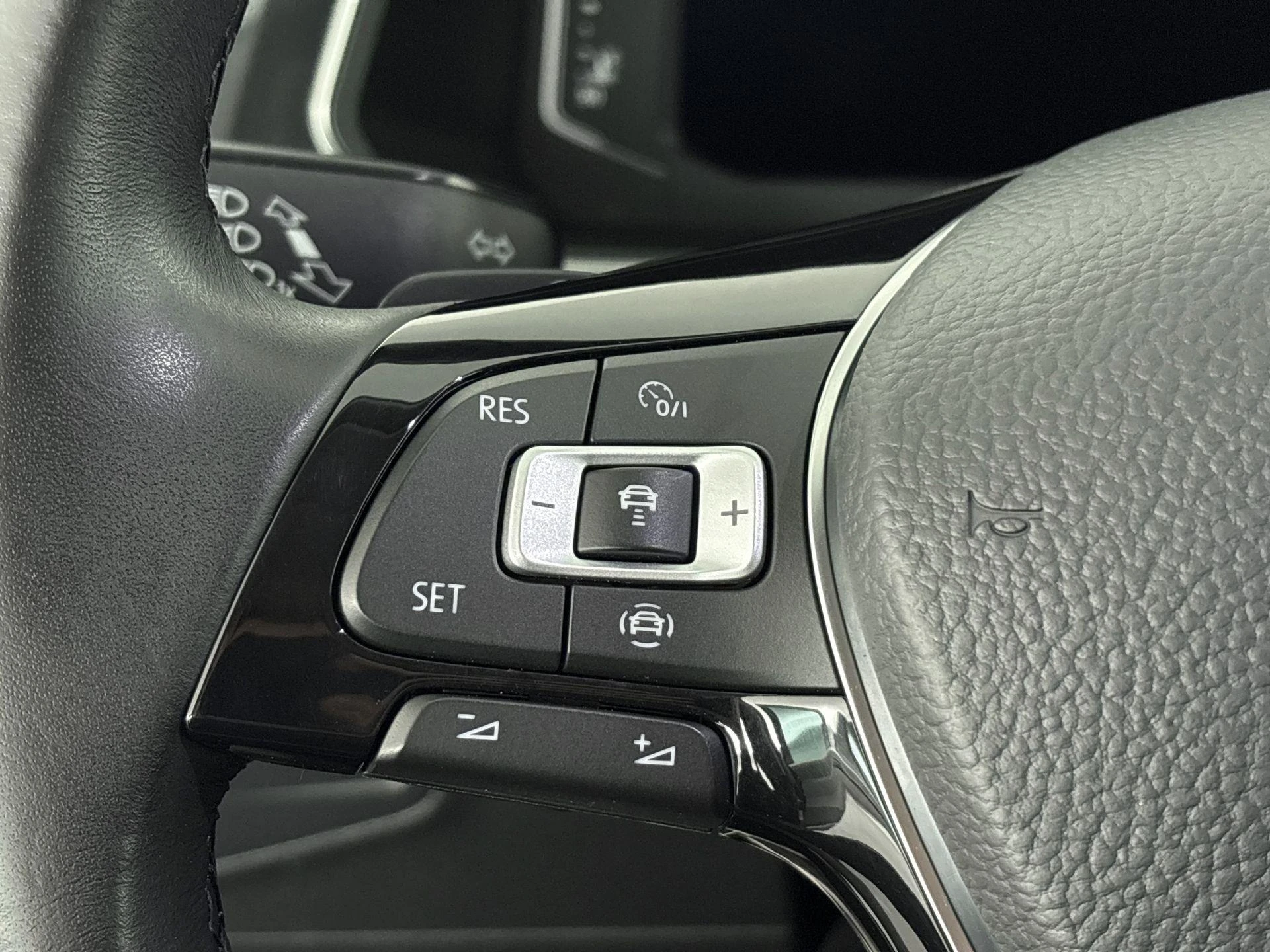 Volkswagen-Tiguan-image-18