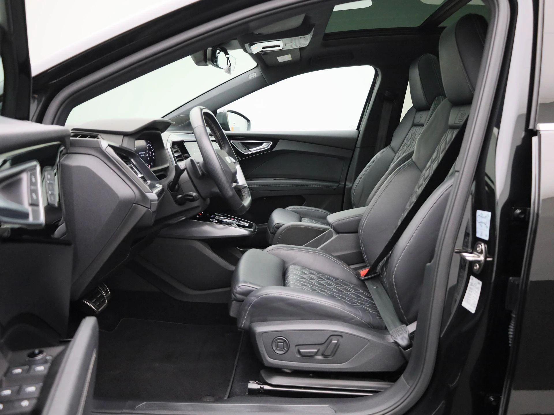 Audi-Q4 e-tron-image-10
