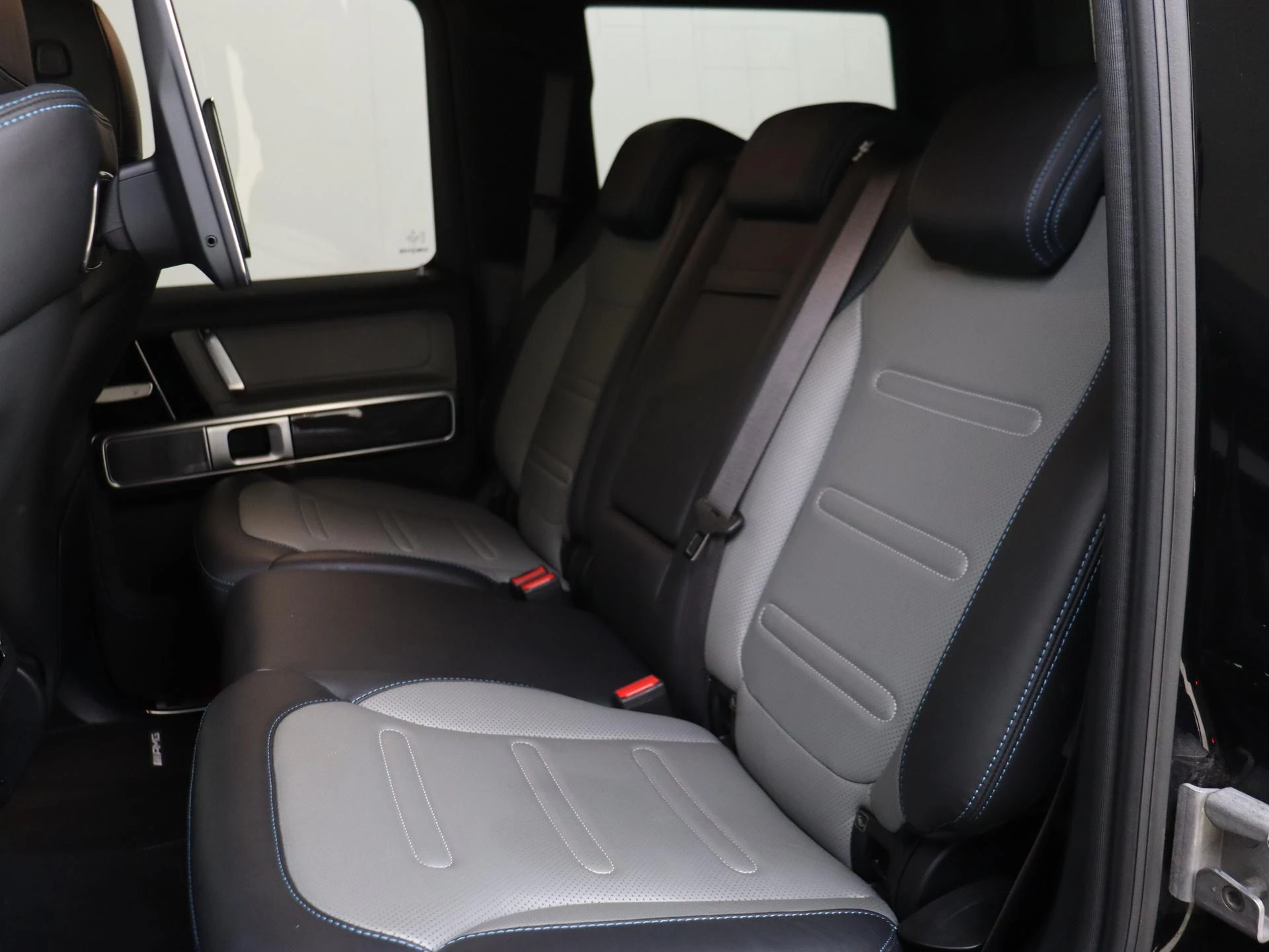 Mercedes-Benz-G-Klasse-image-11