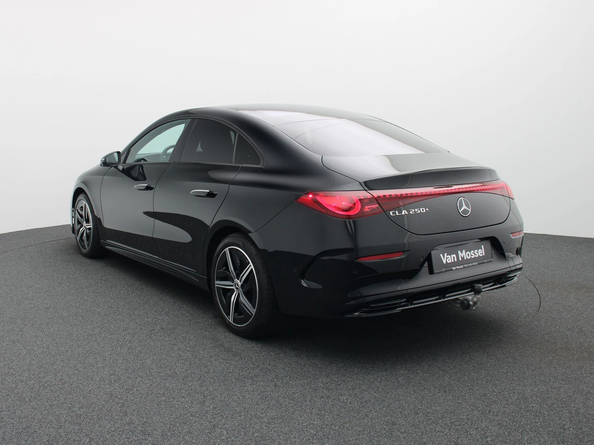 Mercedes-Benz-CLA-image-1