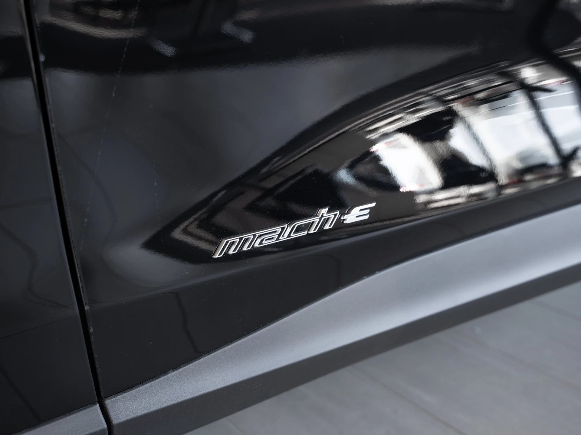 Ford Mustang Mach-E Premium Emotor Extended Range 203kW RWD TECH.PKT*19ZOLL*PANO*MEMORY
