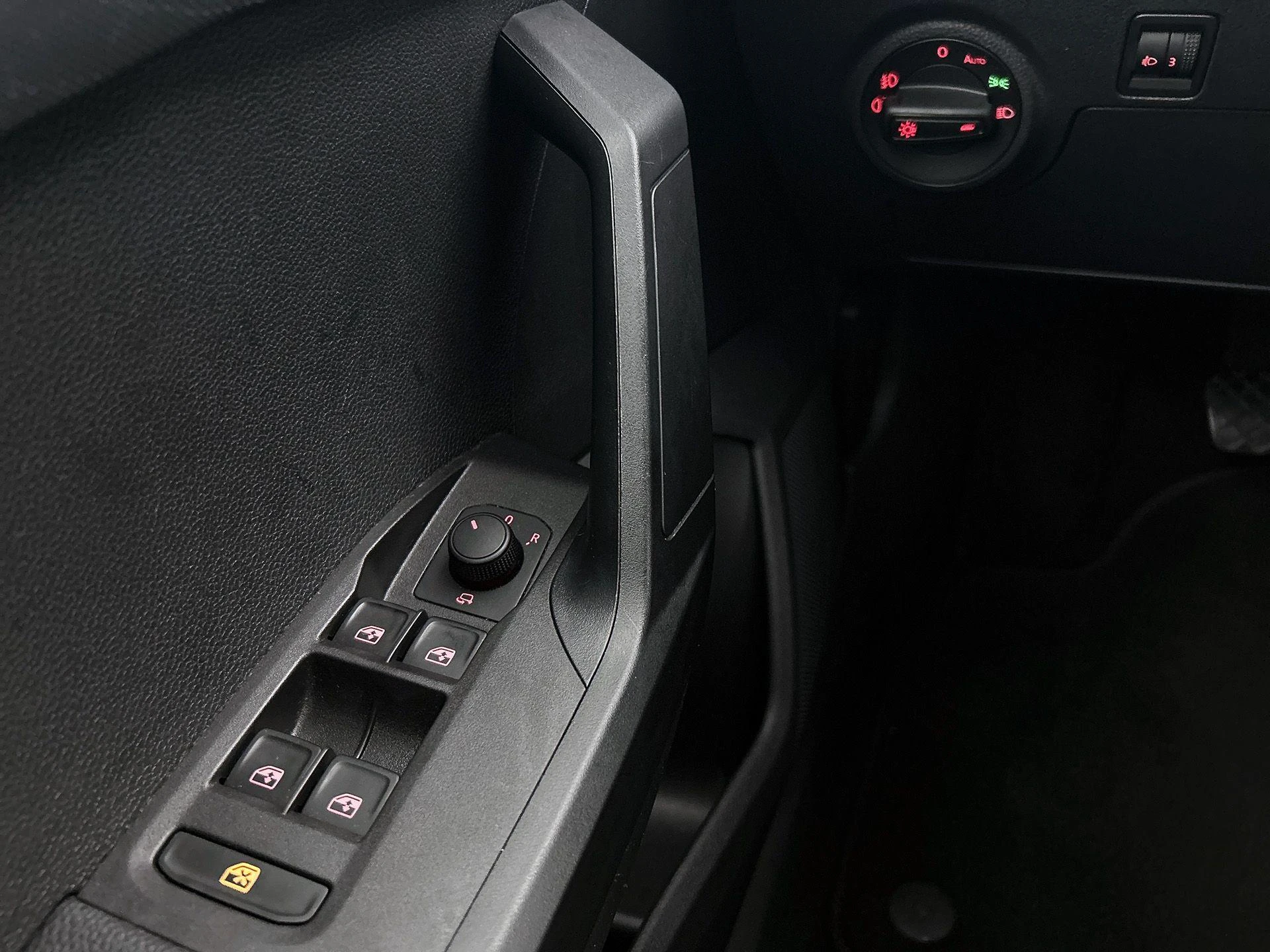 SEAT-Arona-image-27