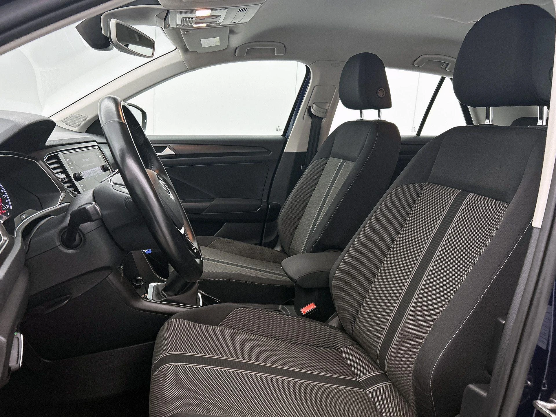 Volkswagen-T-Roc-image-32