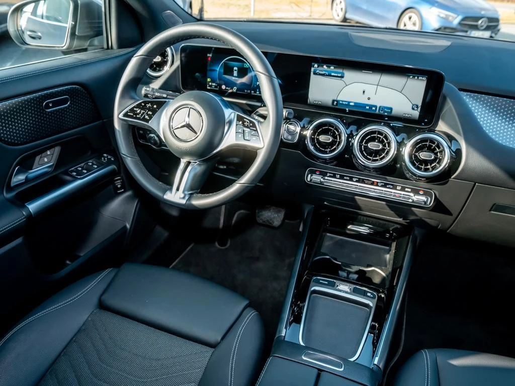 Mercedes-Benz-GLA 200 d-image-9
