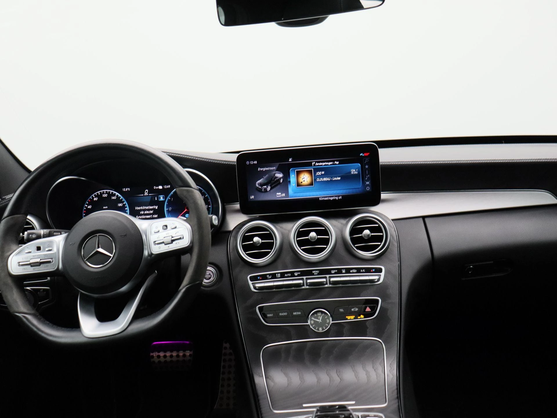 Mercedes-Benz-C-Klasse-image-12