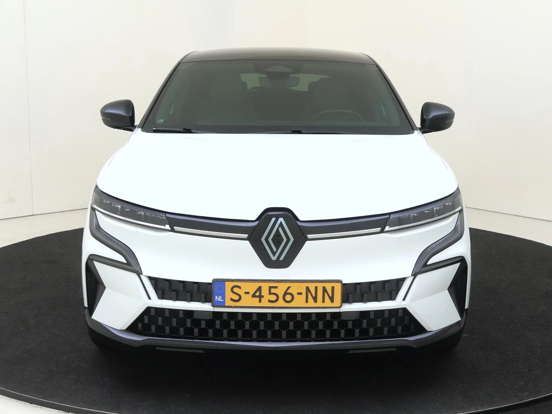 Renault-Megane E-Tech-image-5