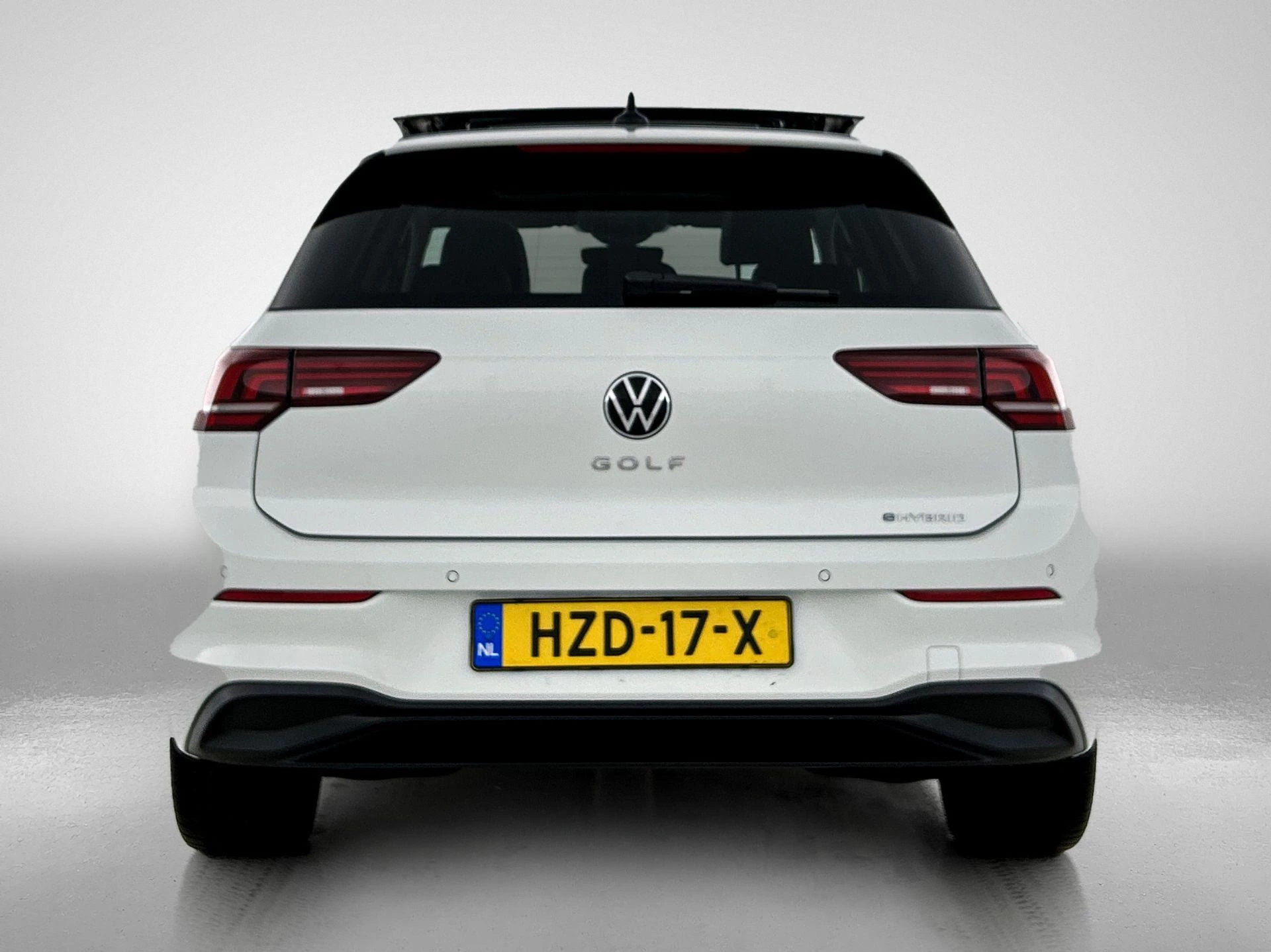Volkswagen-Golf-image-2