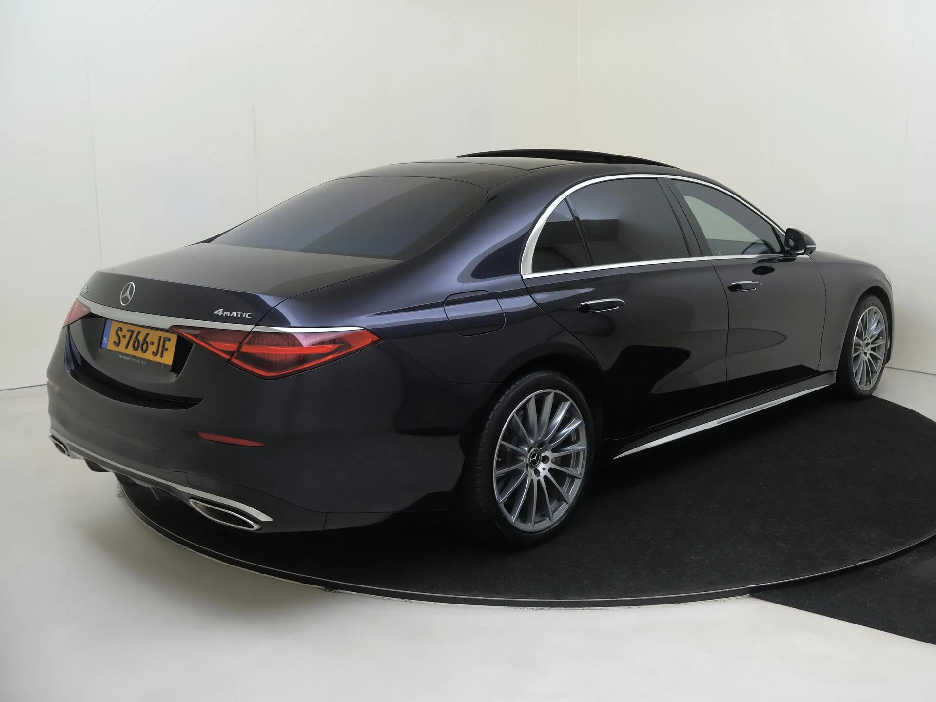 Mercedes-Benz-S-Klasse-image-1