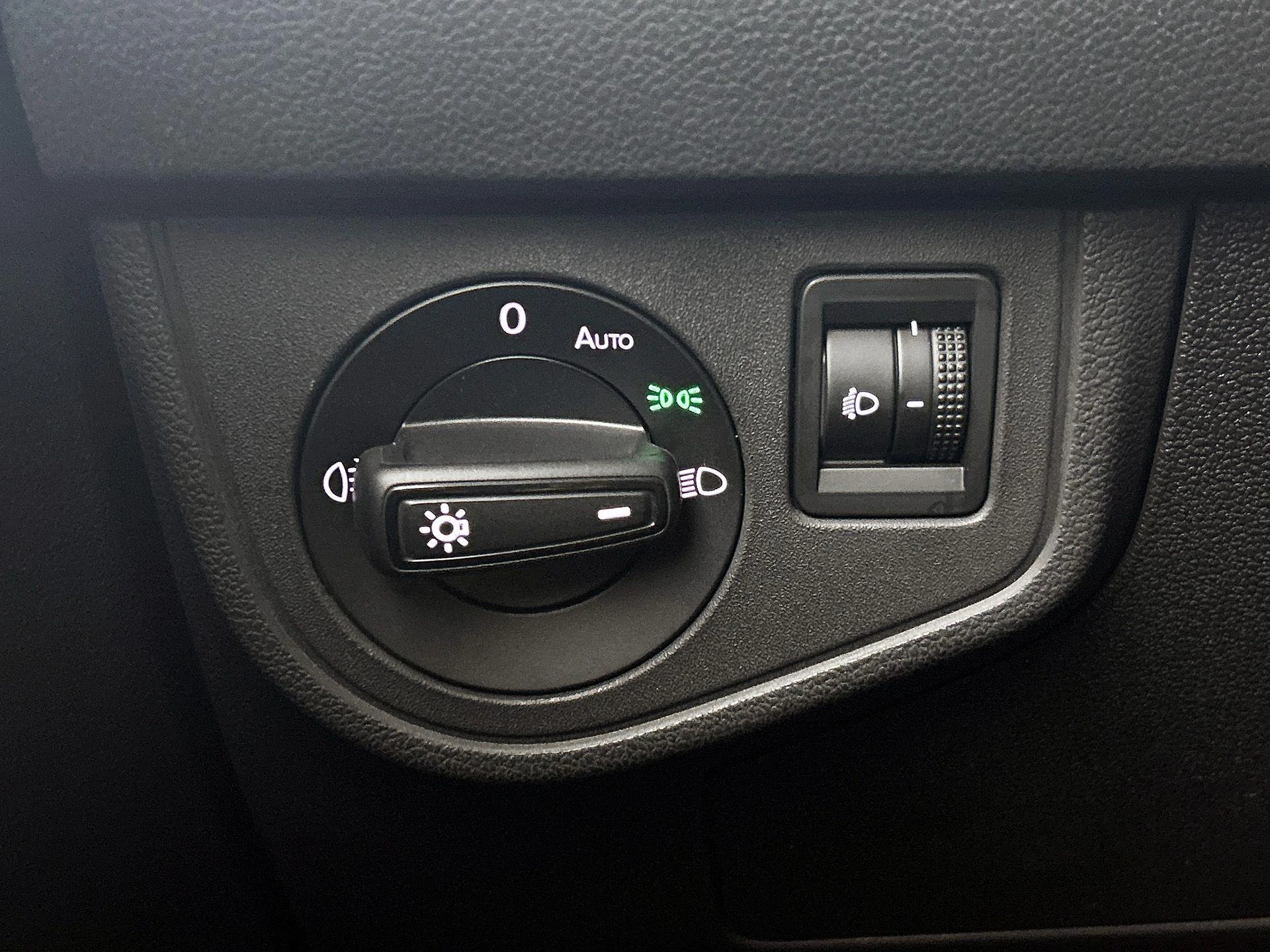 Volkswagen-Polo-image-19