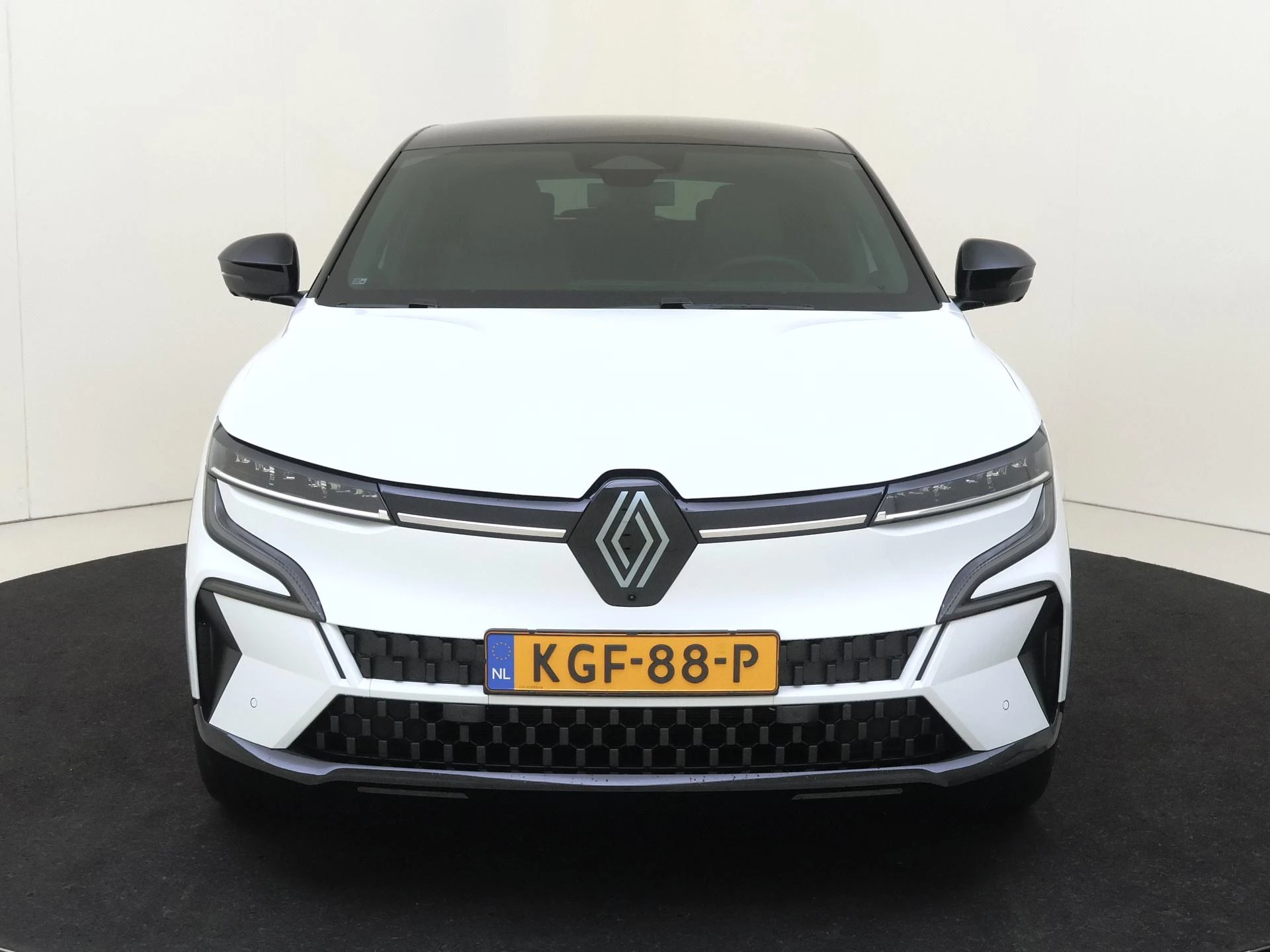 Renault-Megane E-Tech-image-5
