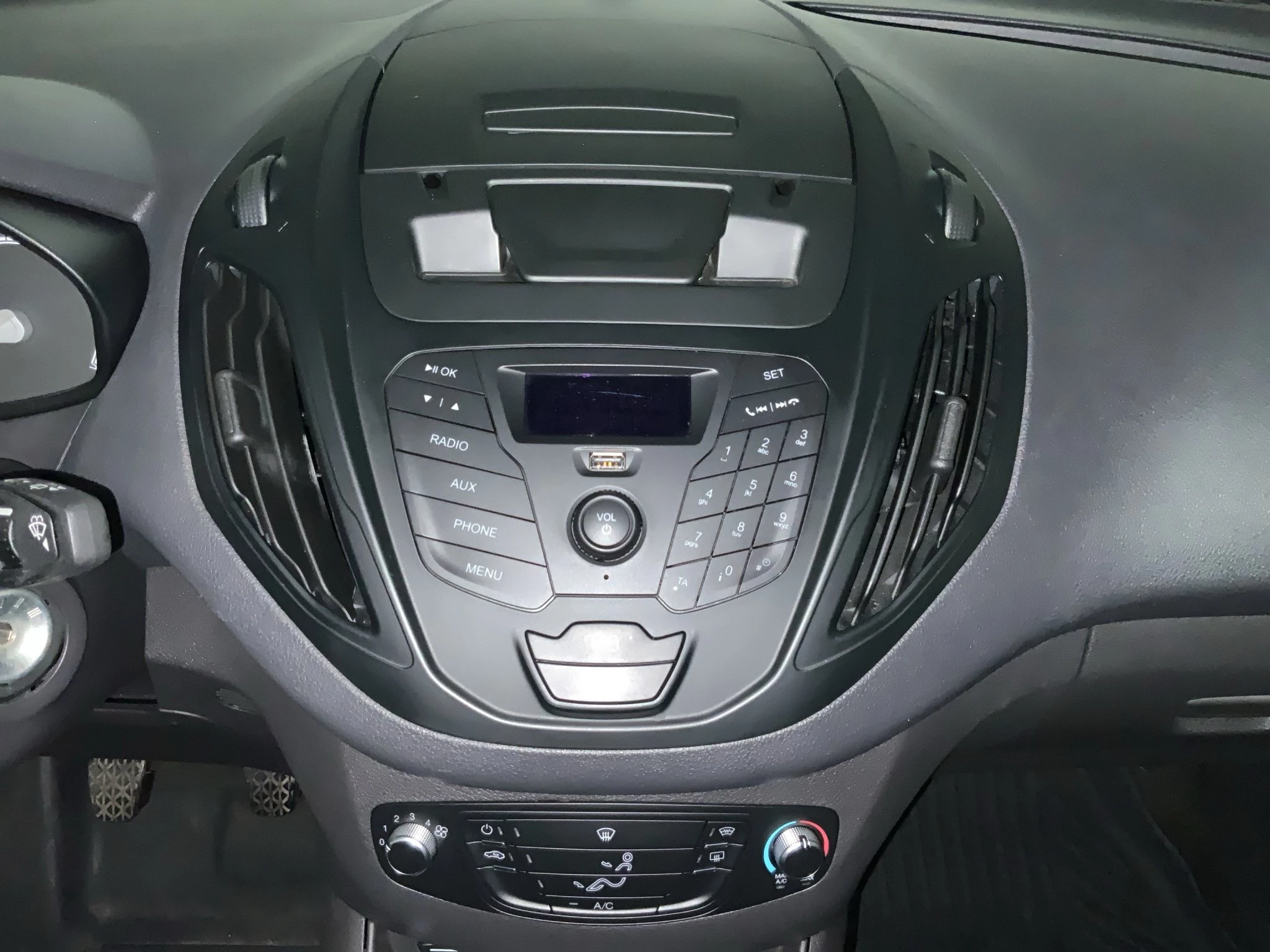 Ford-Transit Courier-image-4