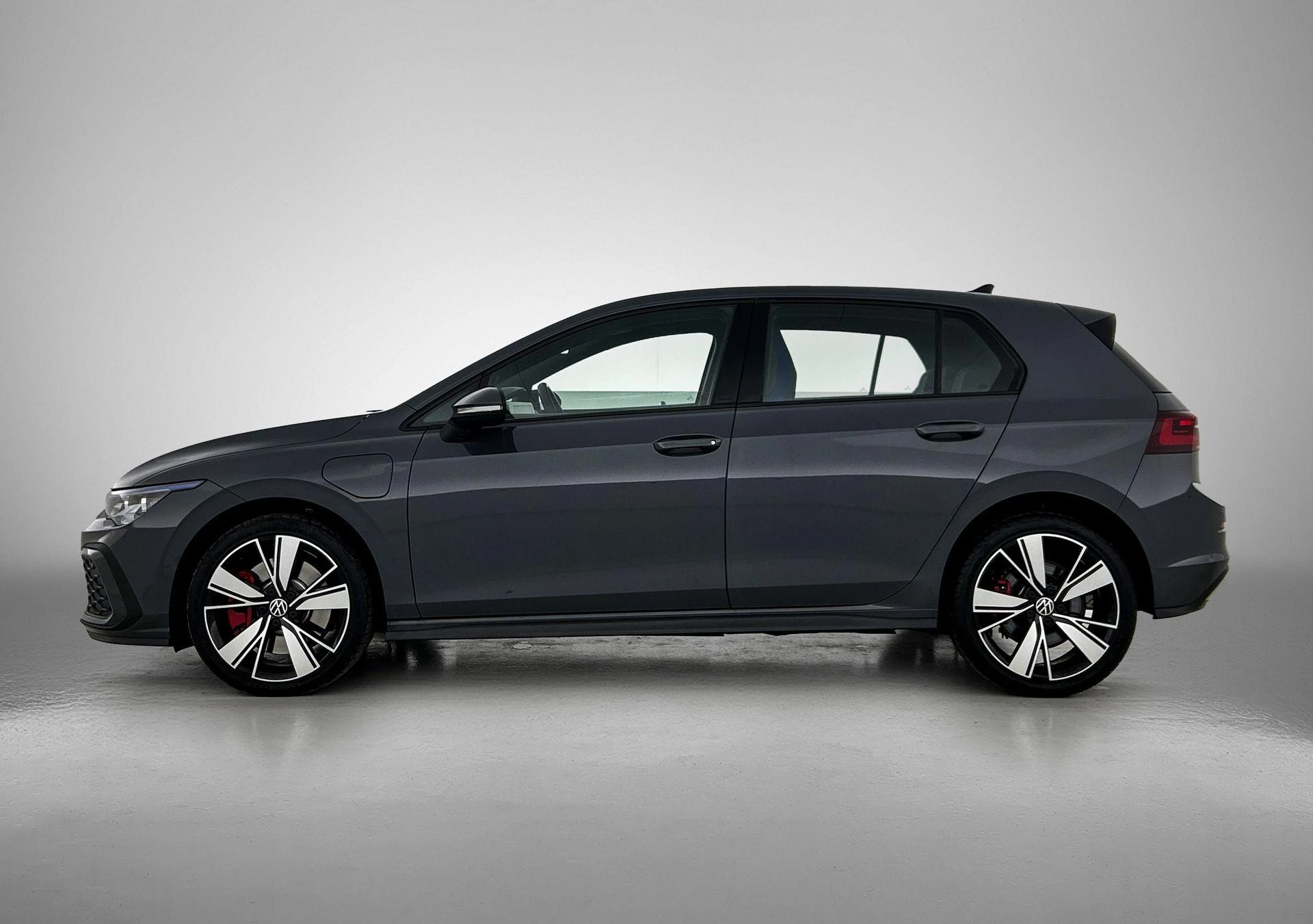 Volkswagen-Golf-image-1