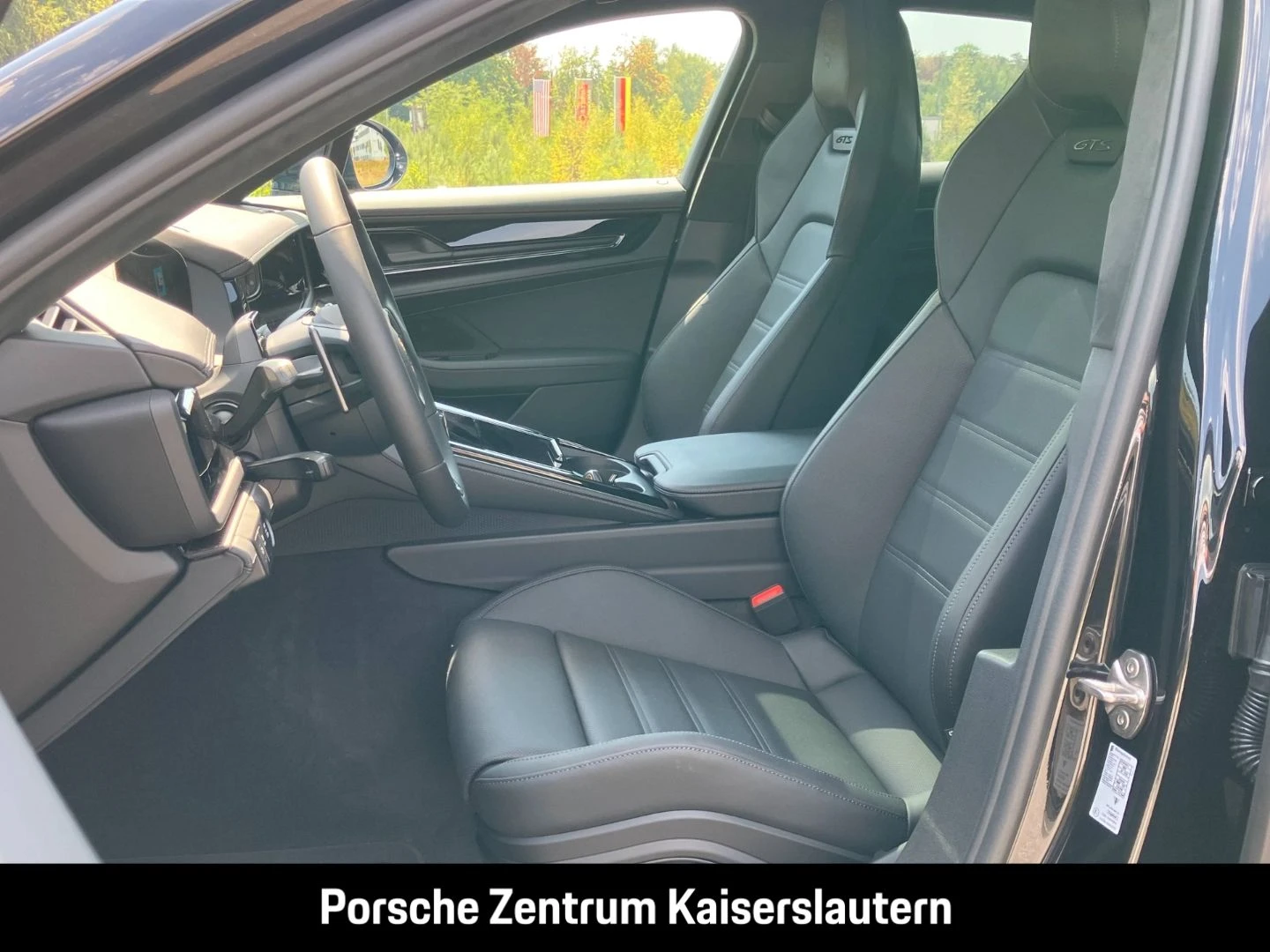 Porsche-Panamera-image-4