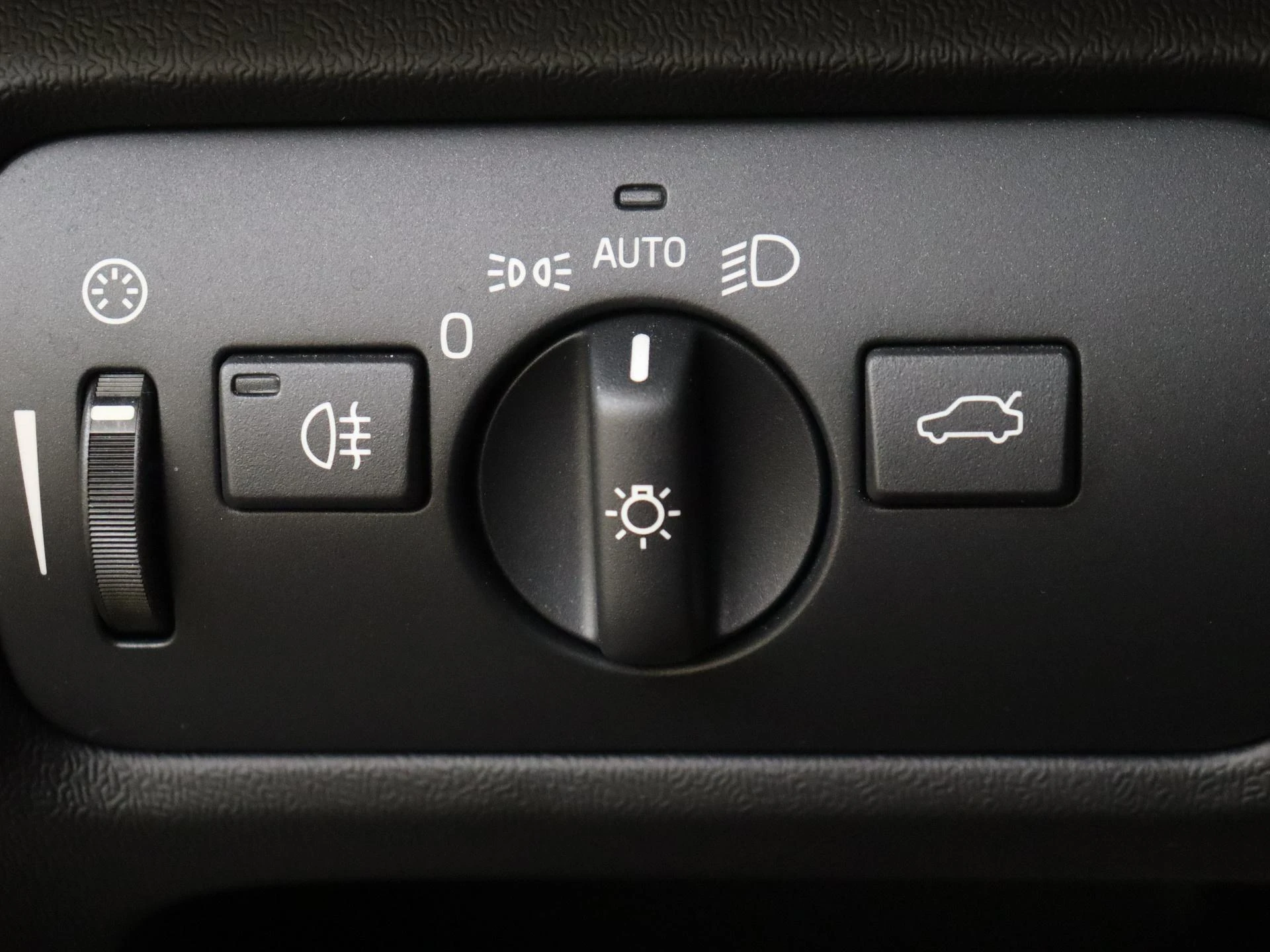 Volvo-V40-image-24