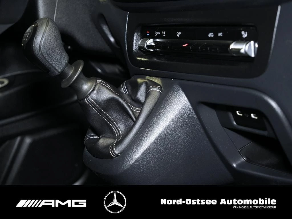 Mercedes-Benz-Vito-image-8