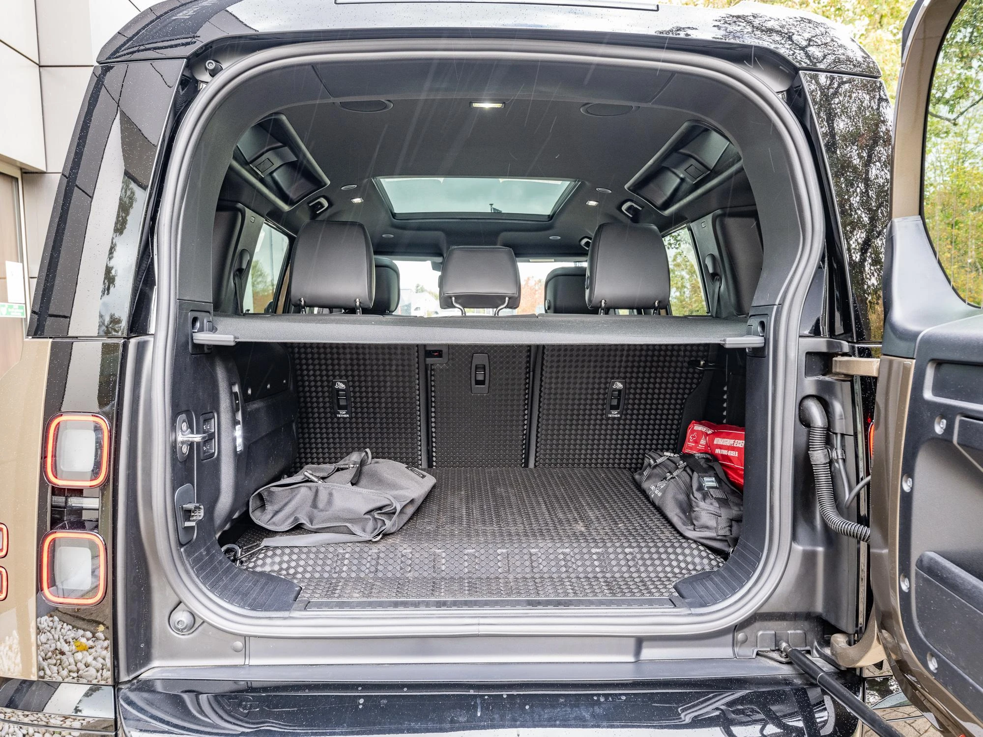Land Rover-Defender-image-28