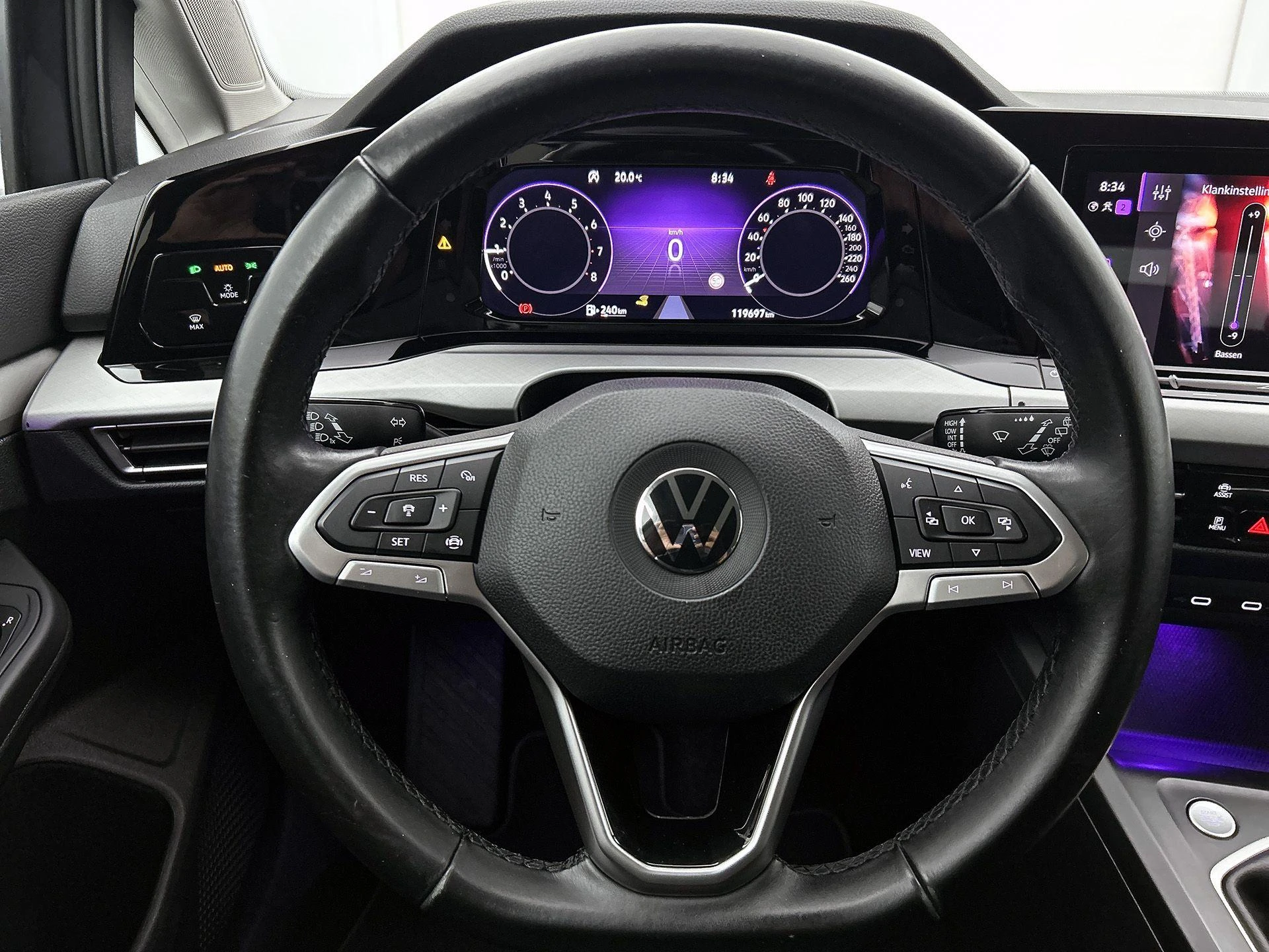 Volkswagen-Golf-image-30