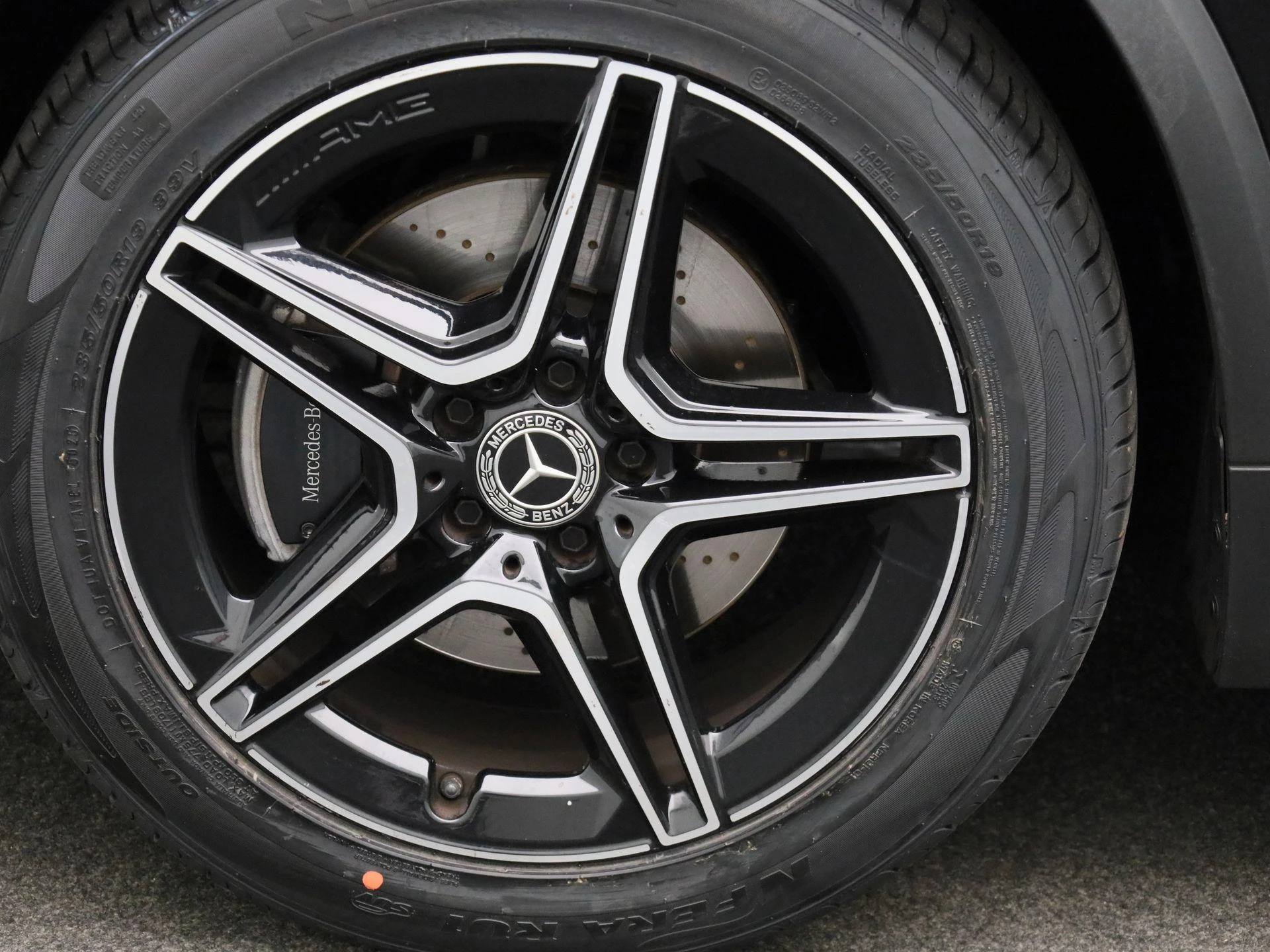 Mercedes-Benz-GLA-image-12