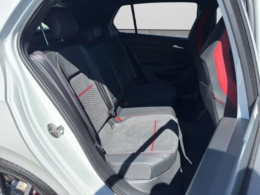 Volkswagen-Golf-image-8