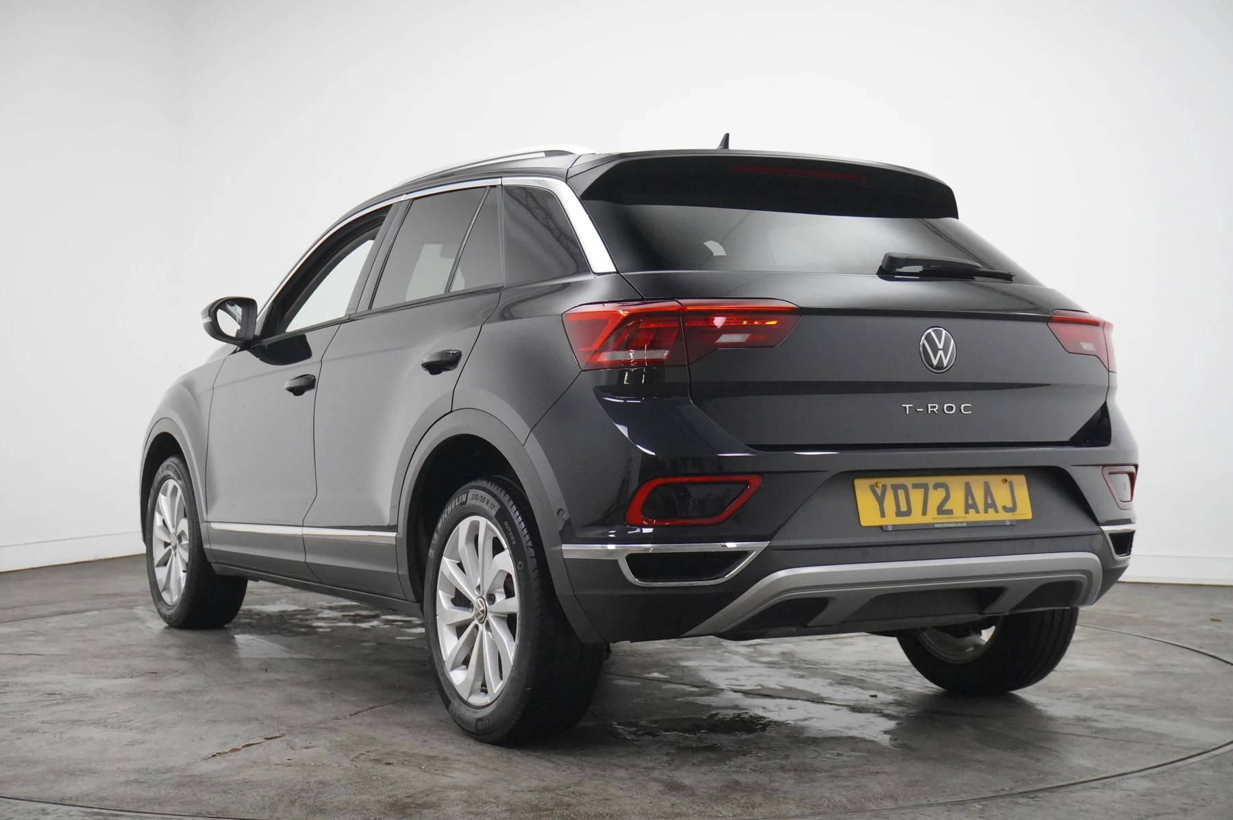 Volkswagen-T-Roc-image-2