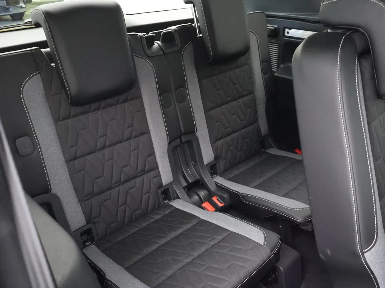 Volkswagen-Touran-image-12