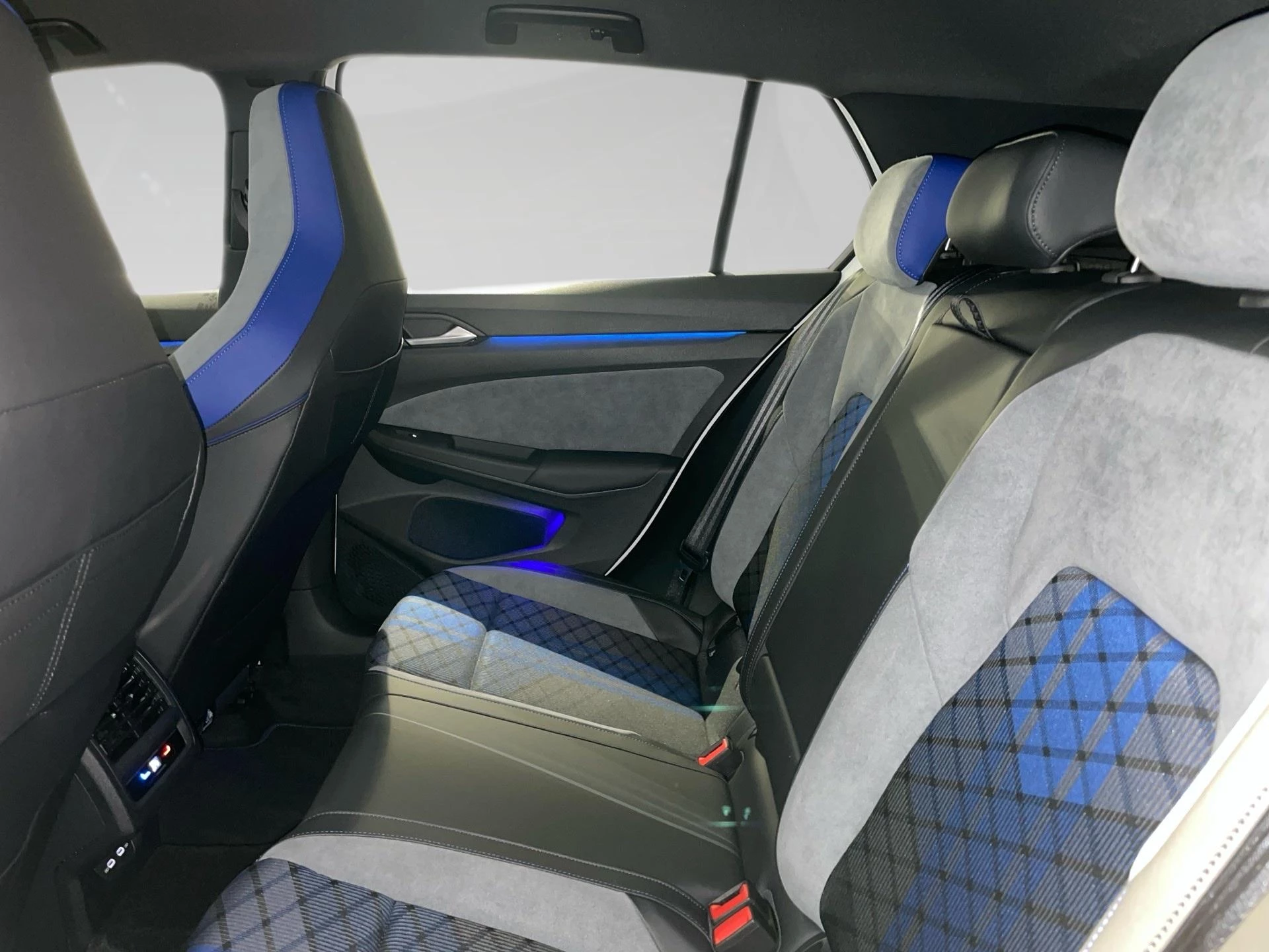 Volkswagen-Golf-image-10