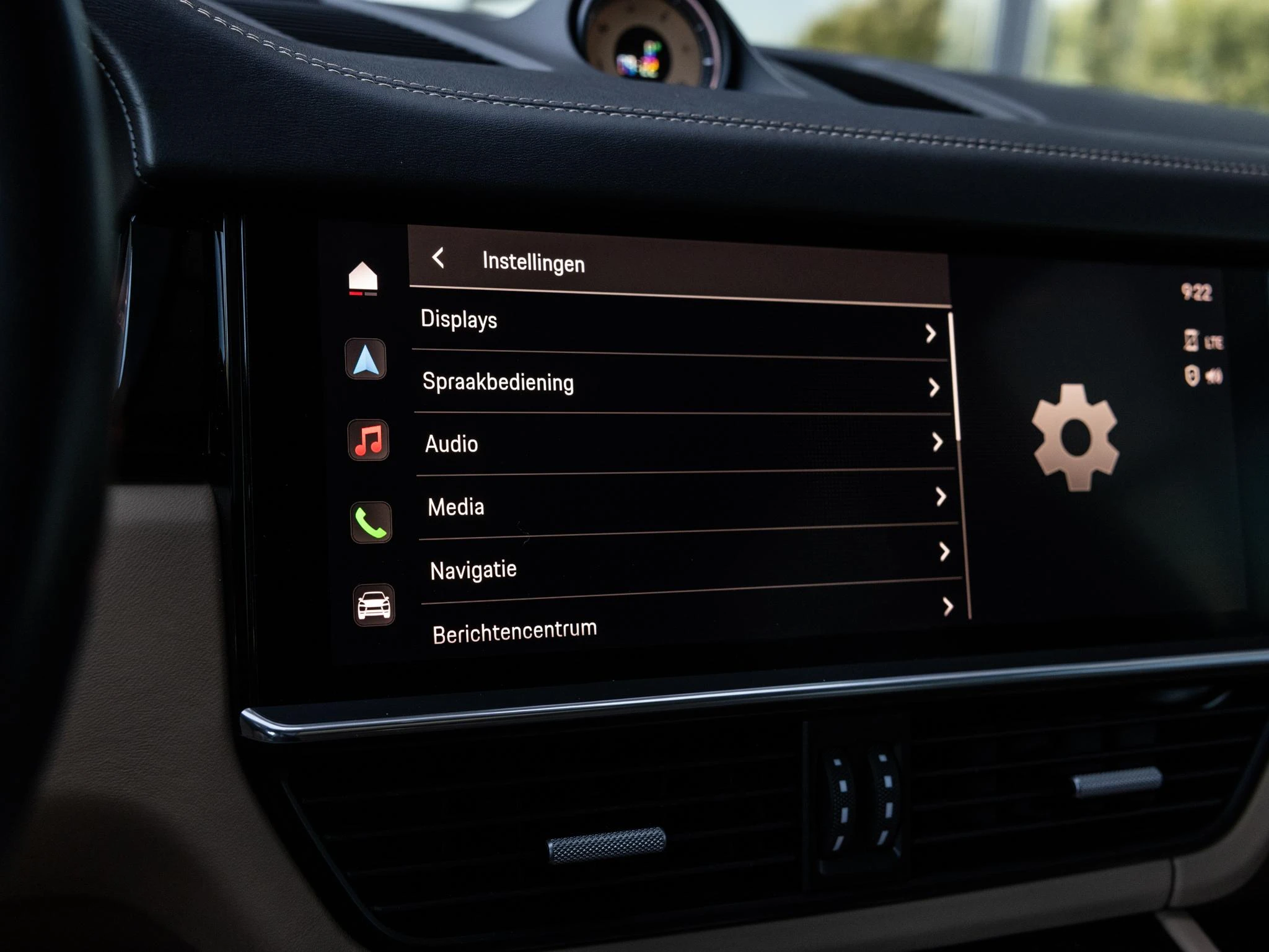 Porsche-Cayenne-image-31